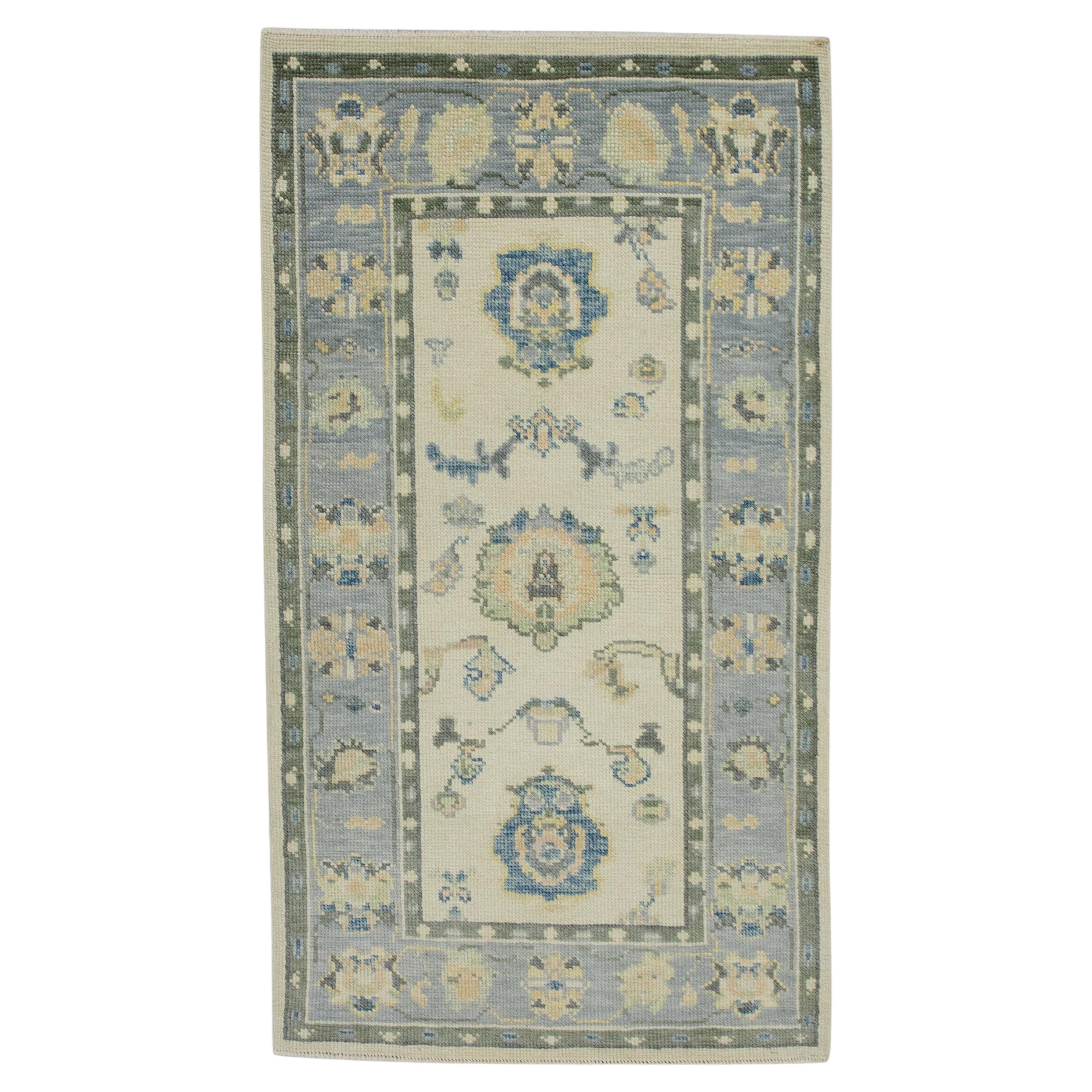 Handgewebter türkischer Oushak-Teppich aus Wolle in Grün & Blau mit Blumenmuster 2'10" x 5'1"