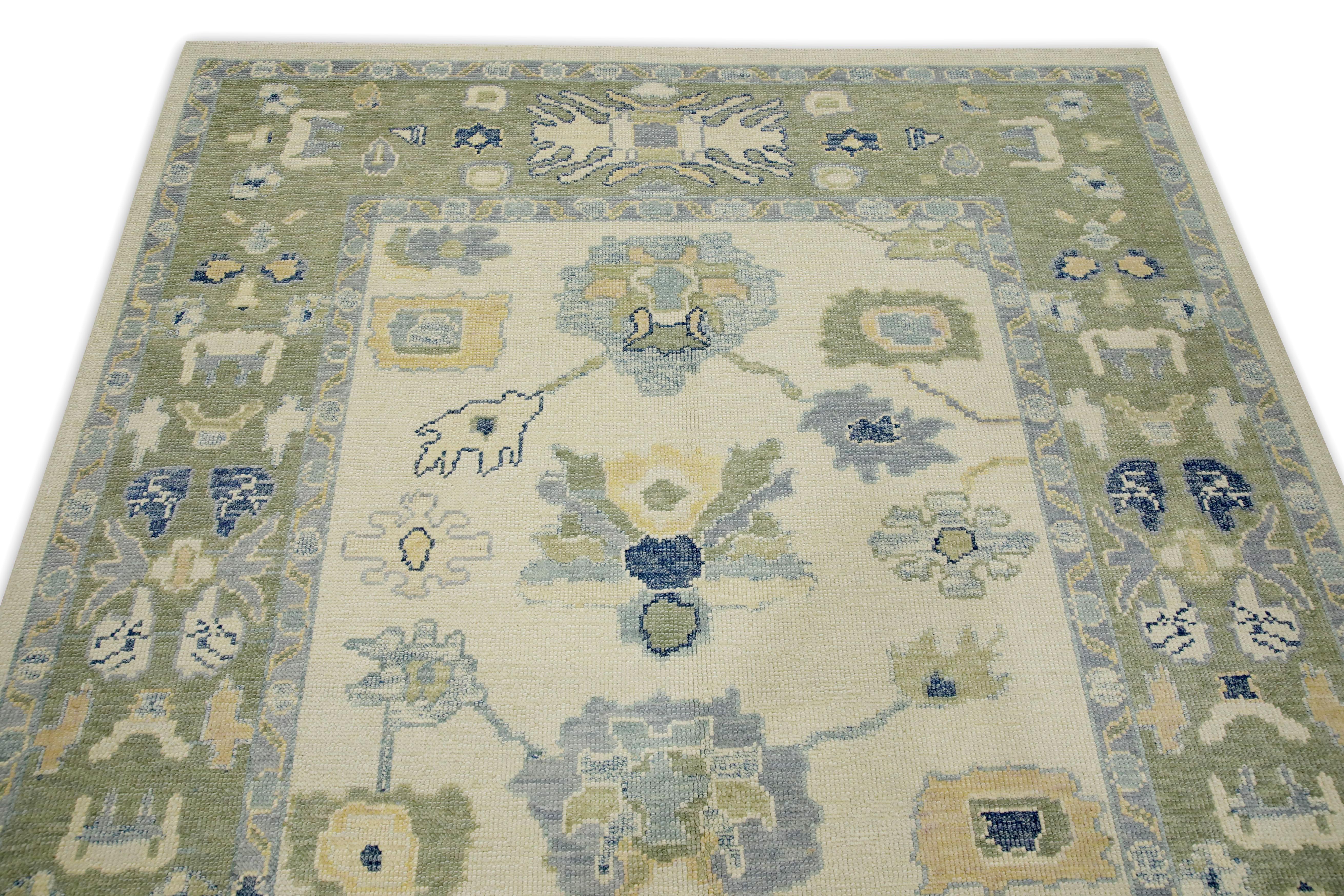 Handgewebter türkischer Oushak-Teppich aus Wolle in Grün & Blau mit Blumenmuster 5'10