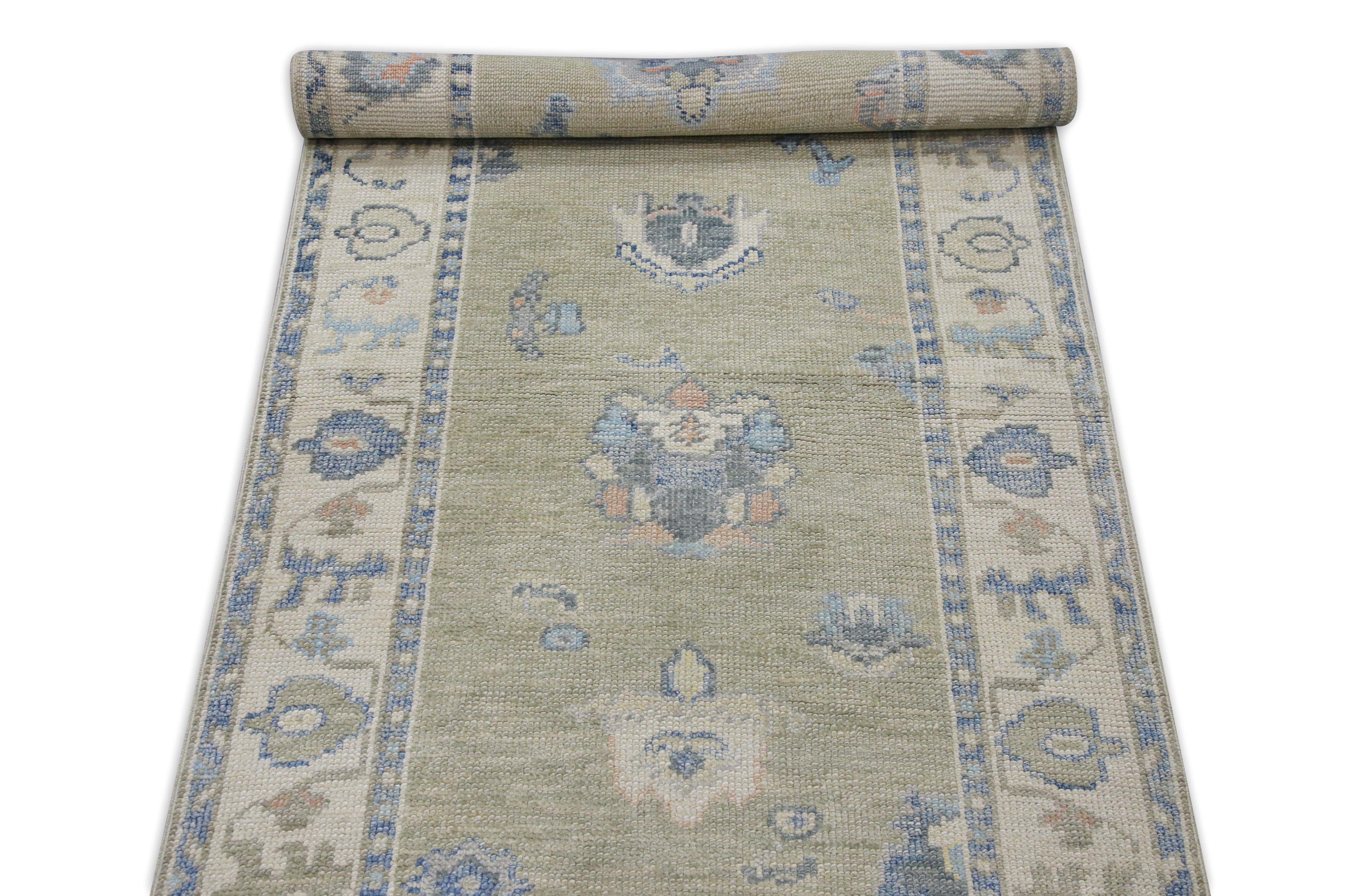 Handgewebter türkischer Oushak-Läufer aus Wolle in Grün & Blau mit Blumenmuster 2'11