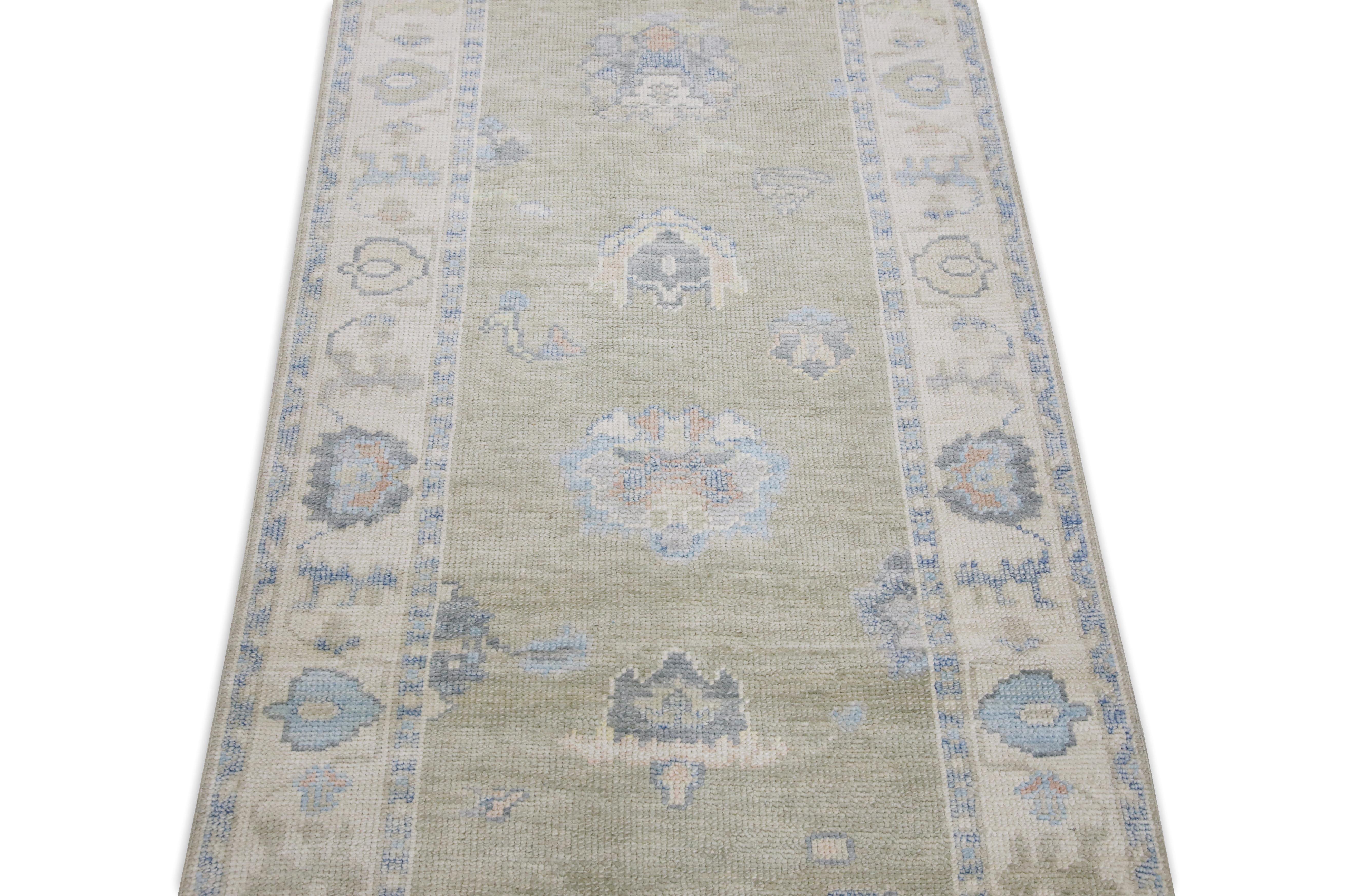 Handgewebter türkischer Oushak-Läufer aus Wolle in Grün & Blau mit Blumenmuster 2'11