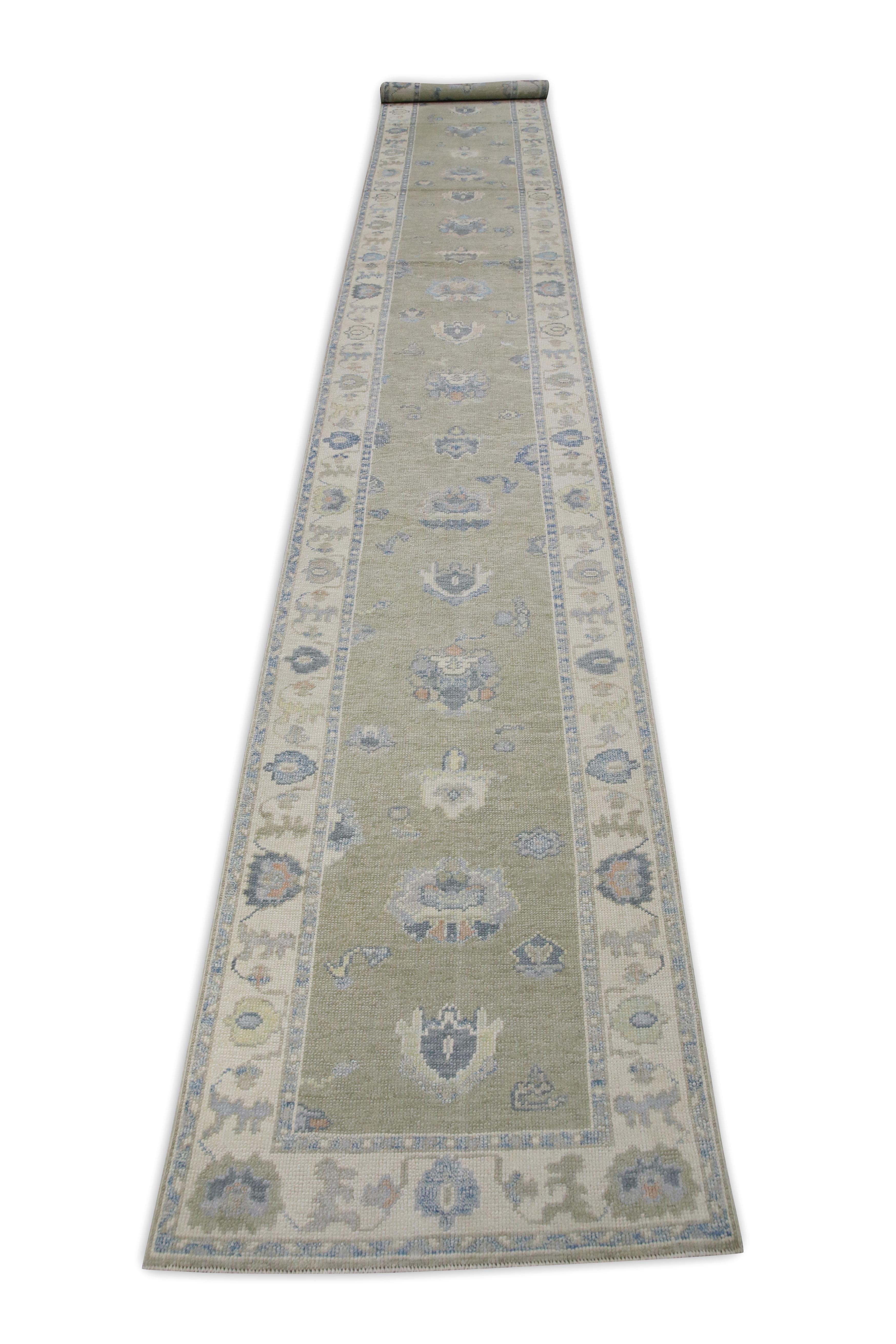 Handgewebter türkischer Oushak-Läufer aus Wolle in Grün & Blau mit Blumenmuster 2'11