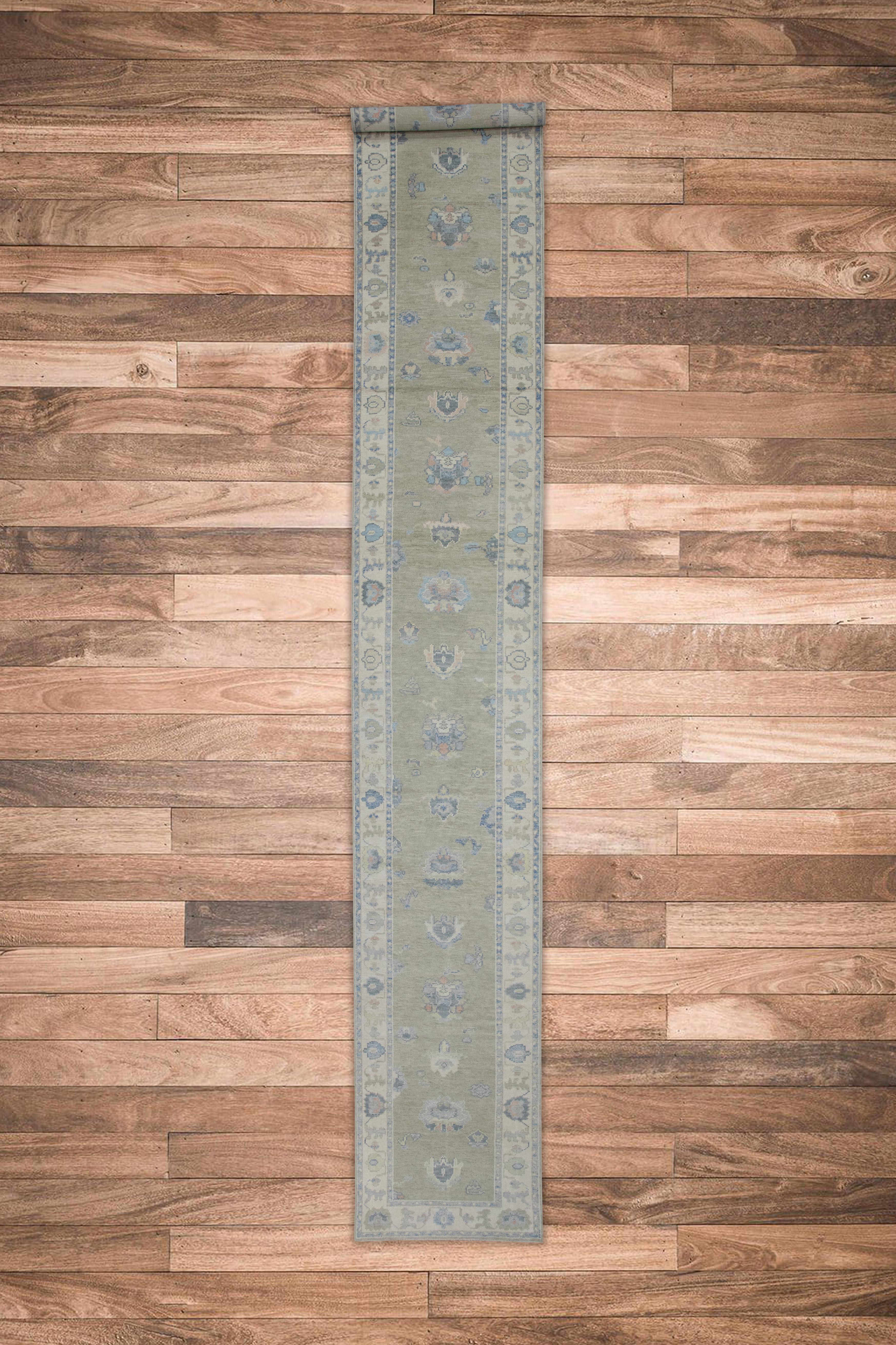 Handgewebter türkischer Oushak-Läufer aus Wolle in Grün & Blau mit Blumenmuster 2'11