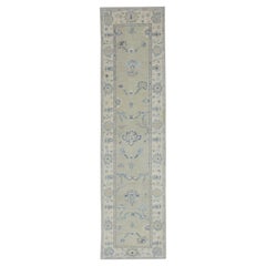 Handgewebter türkischer Oushak-Läufer aus Wolle in Grün & Blau mit Blumenmuster 2'5" x 9'2"