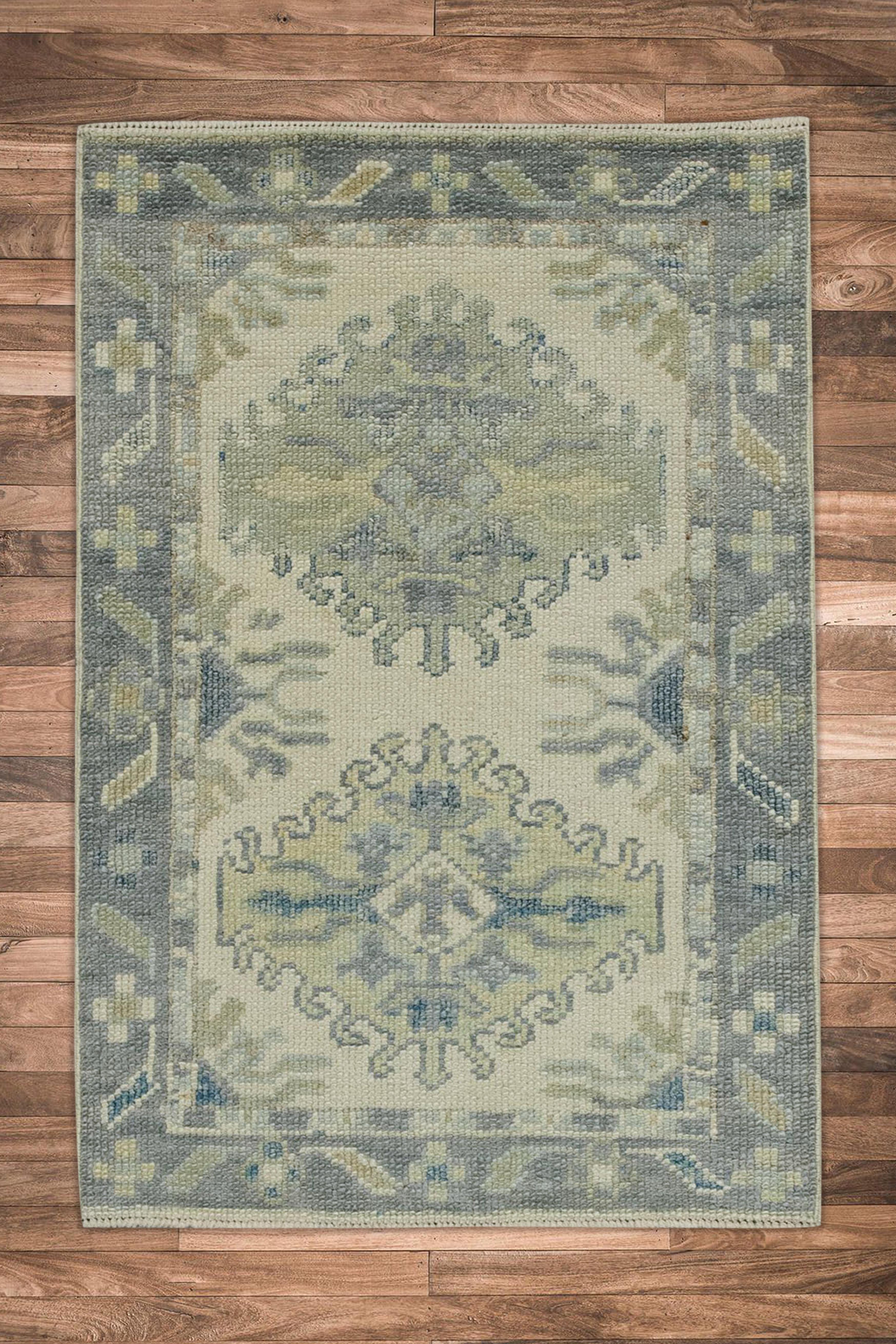 Handgewebter türkischer Oushak-Teppich in Grün & Blau mit geometrischem Design 2'1