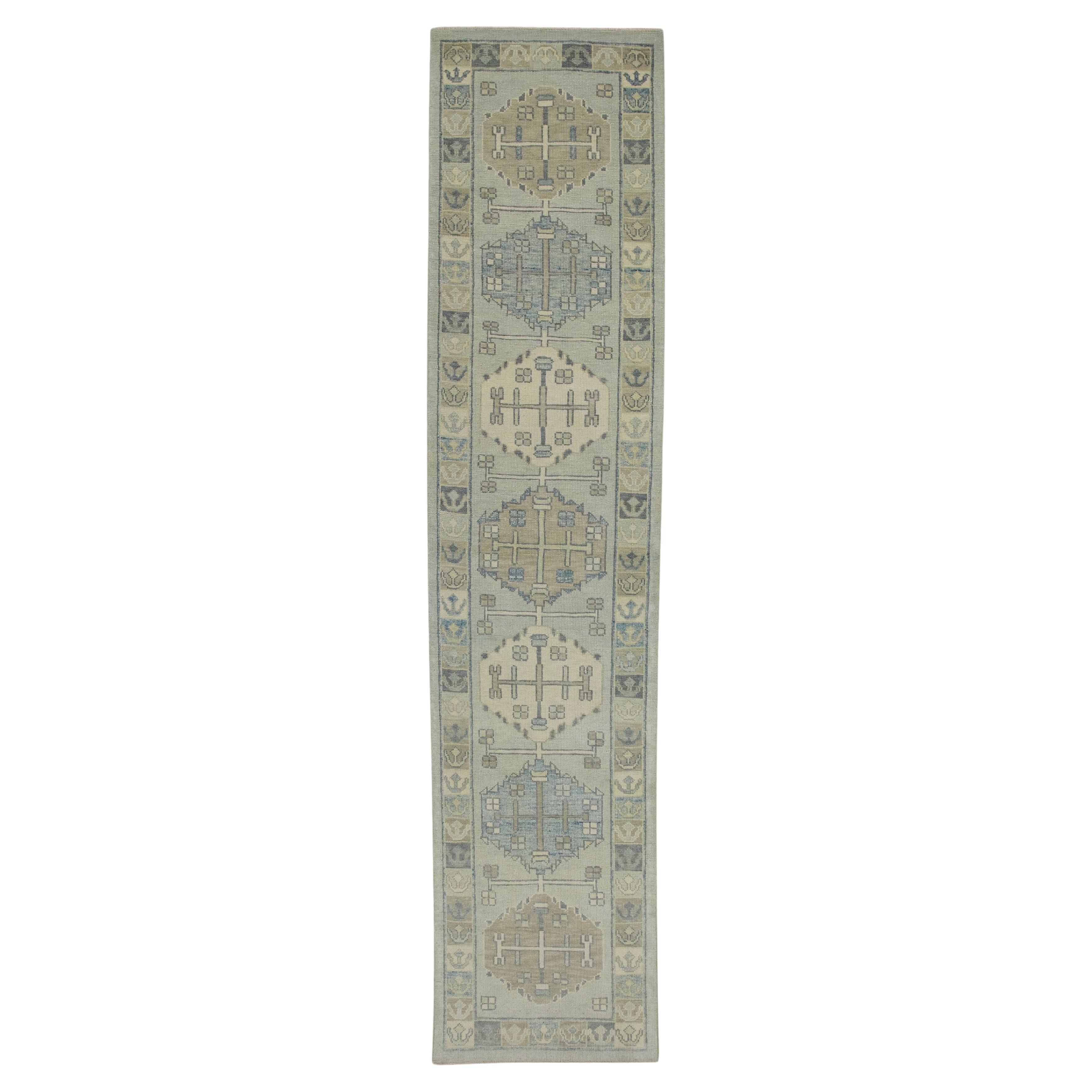 Tapis de couloir turc Oushak en laine tissé à la main à motif géométrique vert et bleu, 2'10 x 12'10