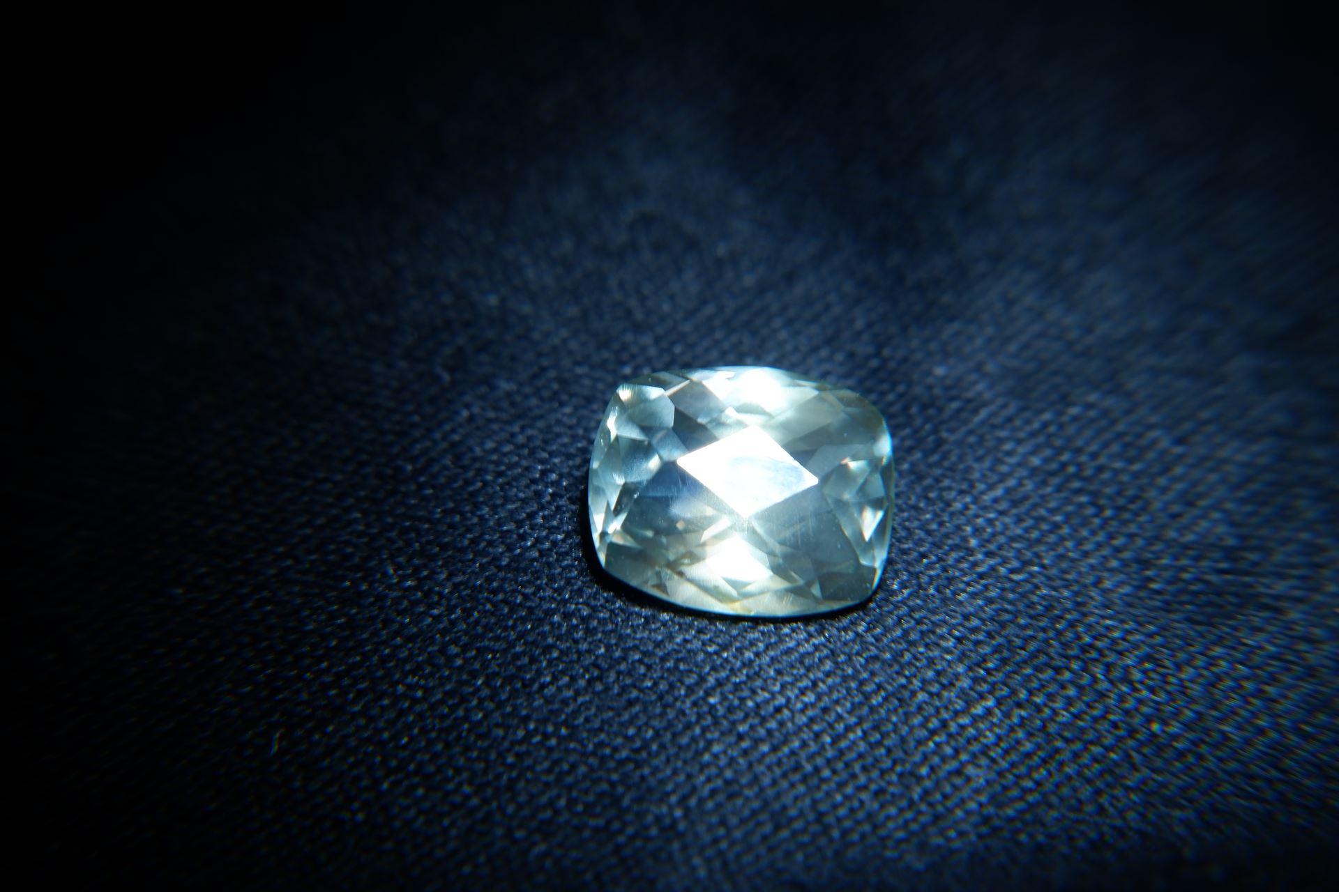 2.46 ct Green / Blue Metallic Sapphire, Unheated, GIA In New Condition For Sale In Sheridan, WY
