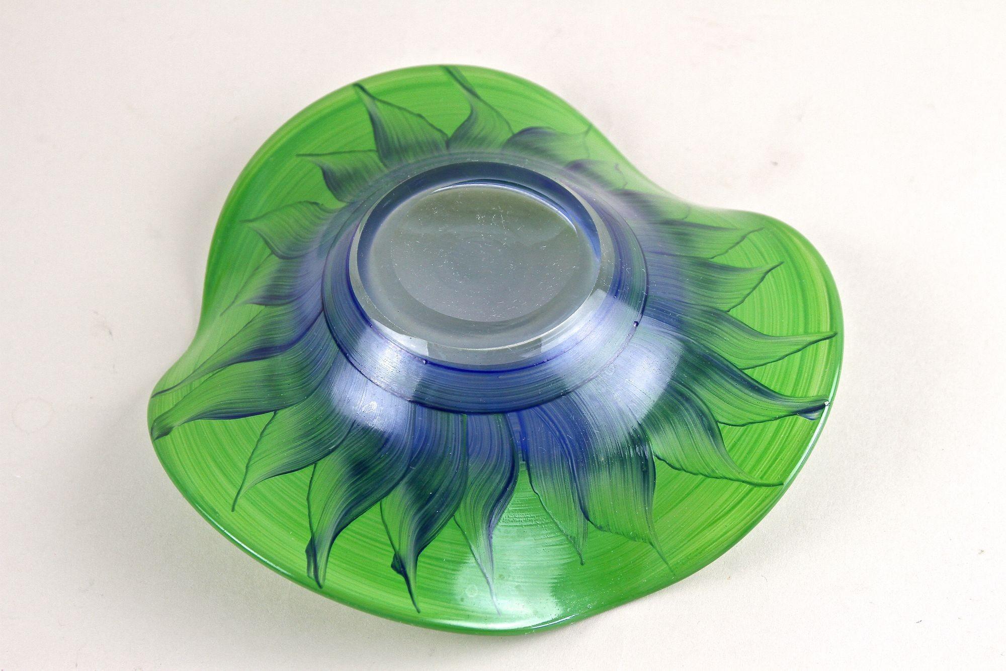 Green/ Blue Murano Glass Bowl, Handpainted - Italy circa 1970 For Sale 2