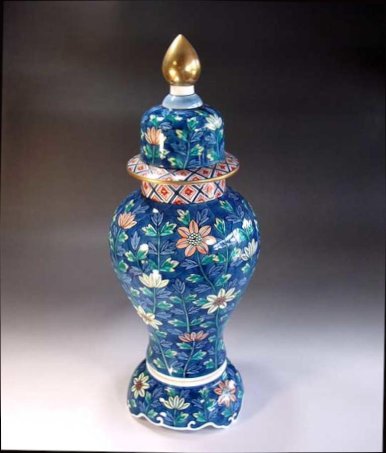 Peint à la main Pot à couvercle de trois pièces en porcelaine bleu vert et vert de l'artiste japonais en vente