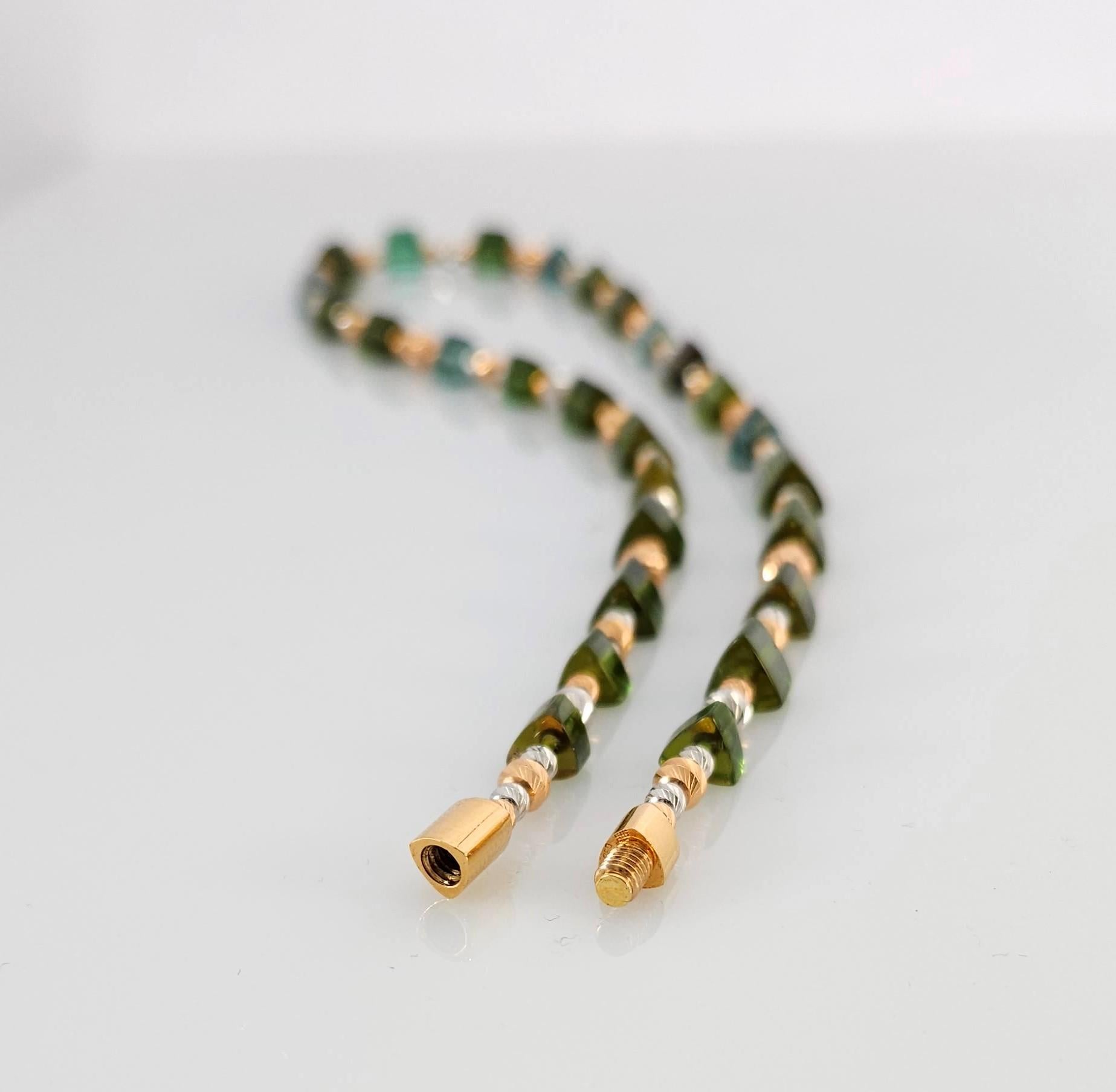 Grün-blaue Turmalin-Kristall-Perlen-Halskette mit 18 Karat Gold im Angebot 7