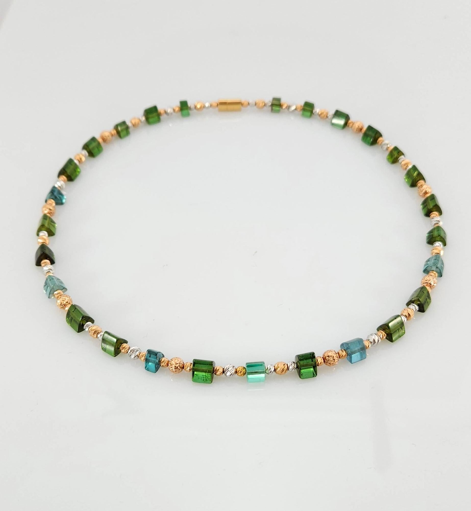 Grün-blaue Turmalin-Kristall-Perlen-Halskette mit 18 Karat Gold im Angebot 1