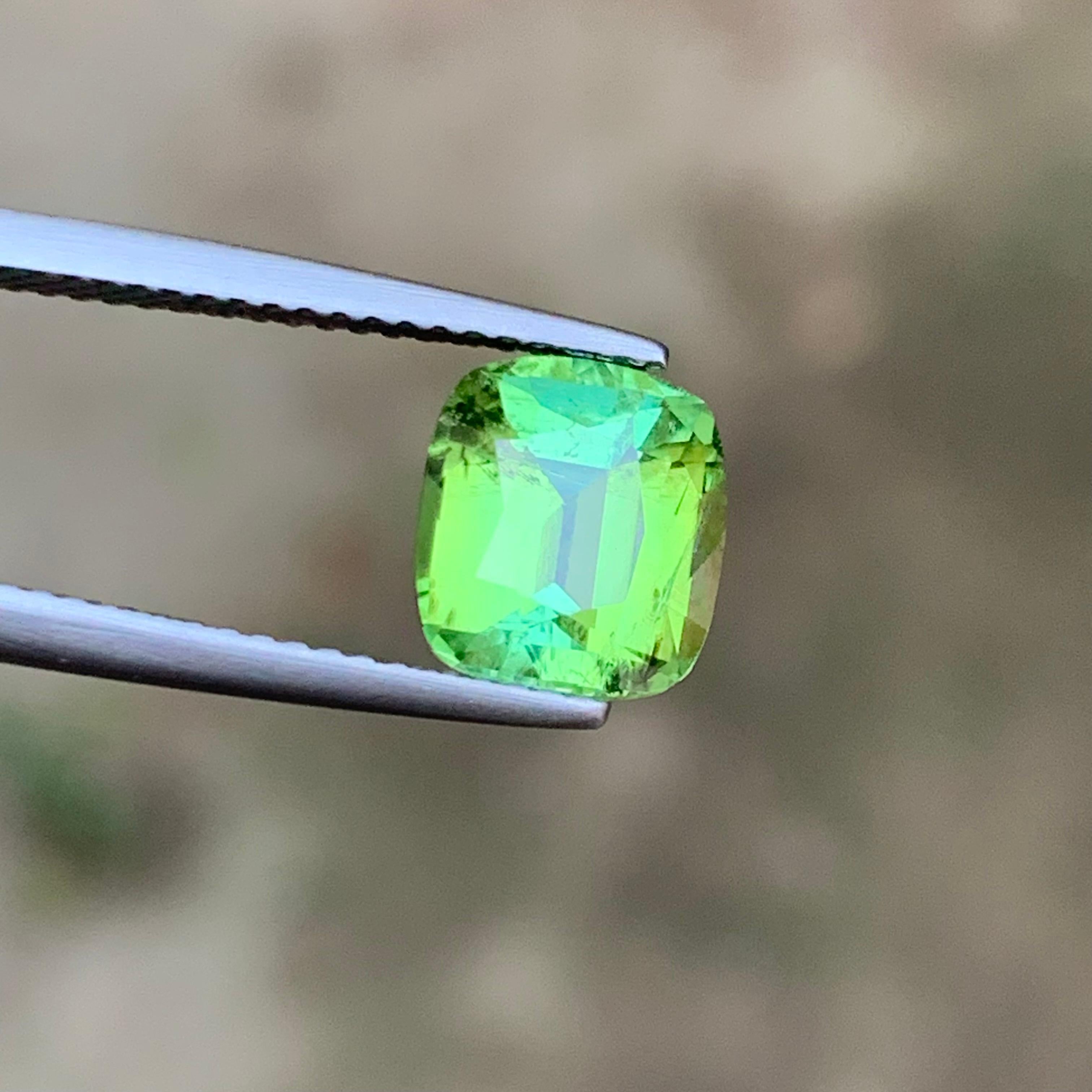Bague tourmaline naturelle vert bleutée taille coussin 2,70 carats  Joaillerie en vente 4