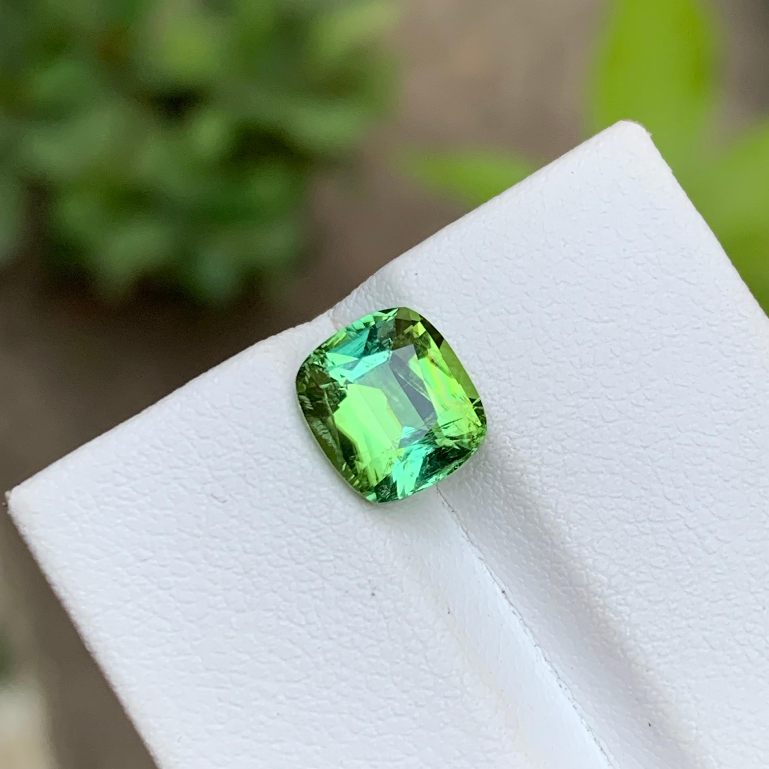 Contemporain Bague tourmaline naturelle vert bleutée taille coussin 2,70 carats  Joaillerie en vente