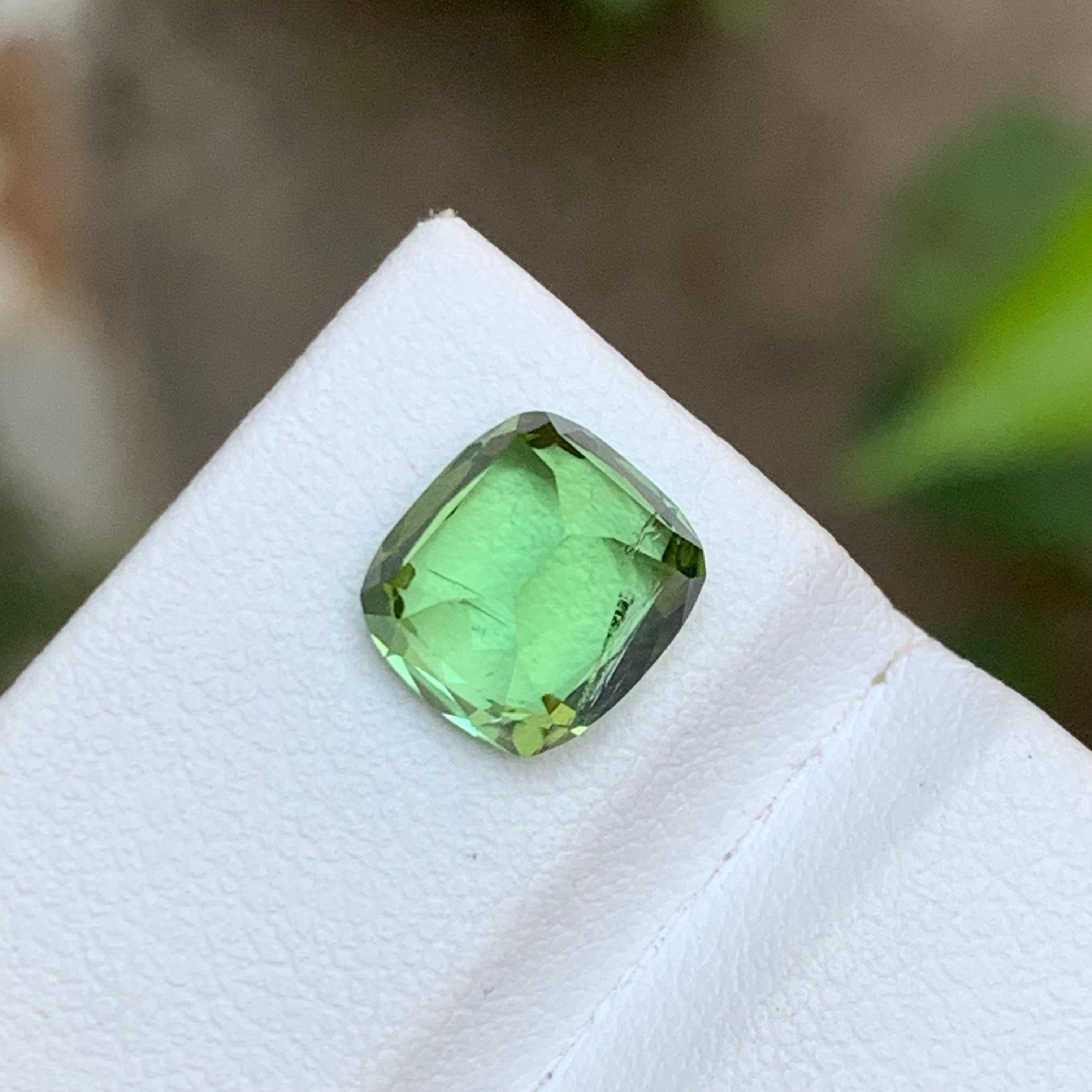 Taille coussin Bague tourmaline naturelle vert bleutée taille coussin 2,70 carats  Joaillerie en vente