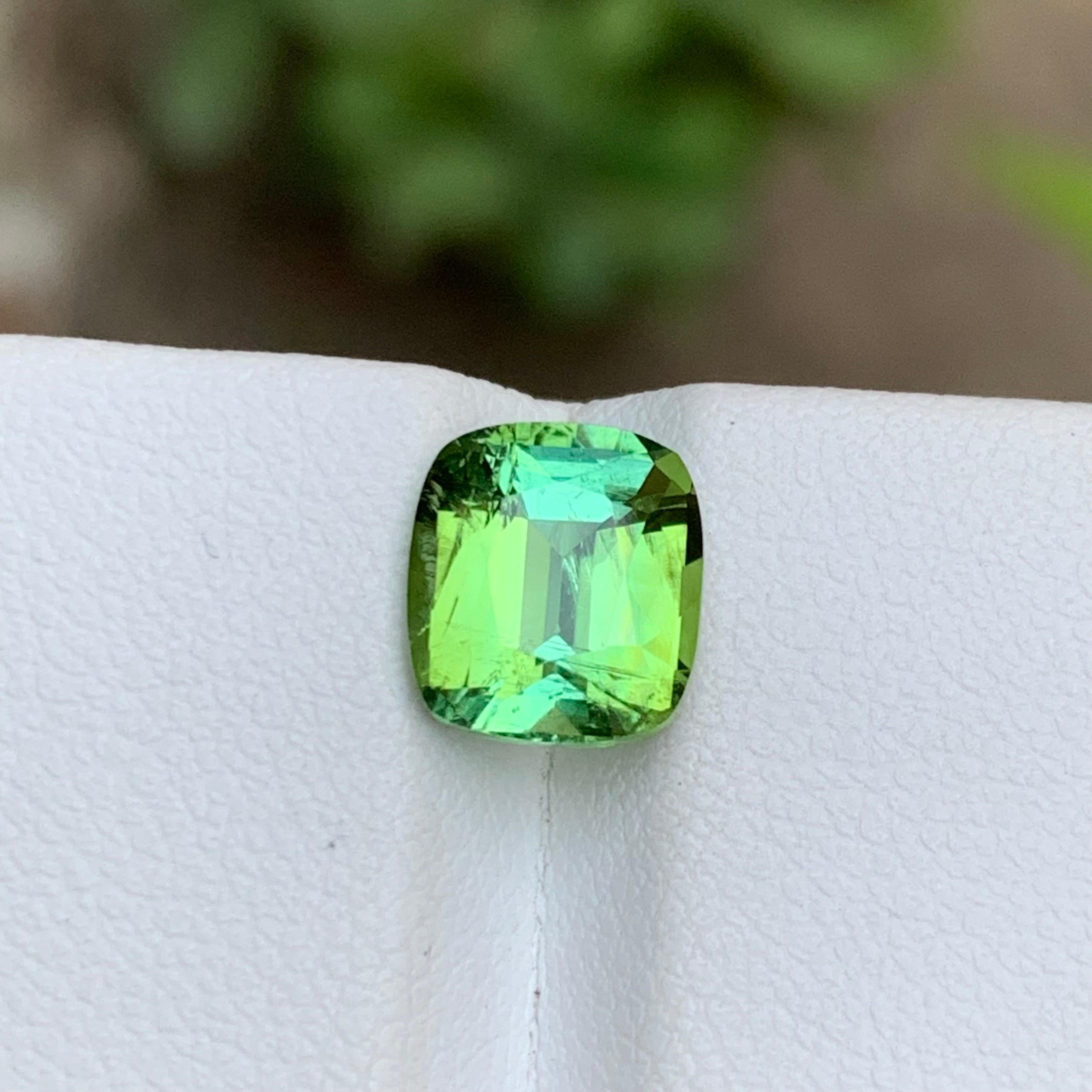 Bague tourmaline naturelle vert bleutée taille coussin 2,70 carats  Joaillerie Unisexe en vente