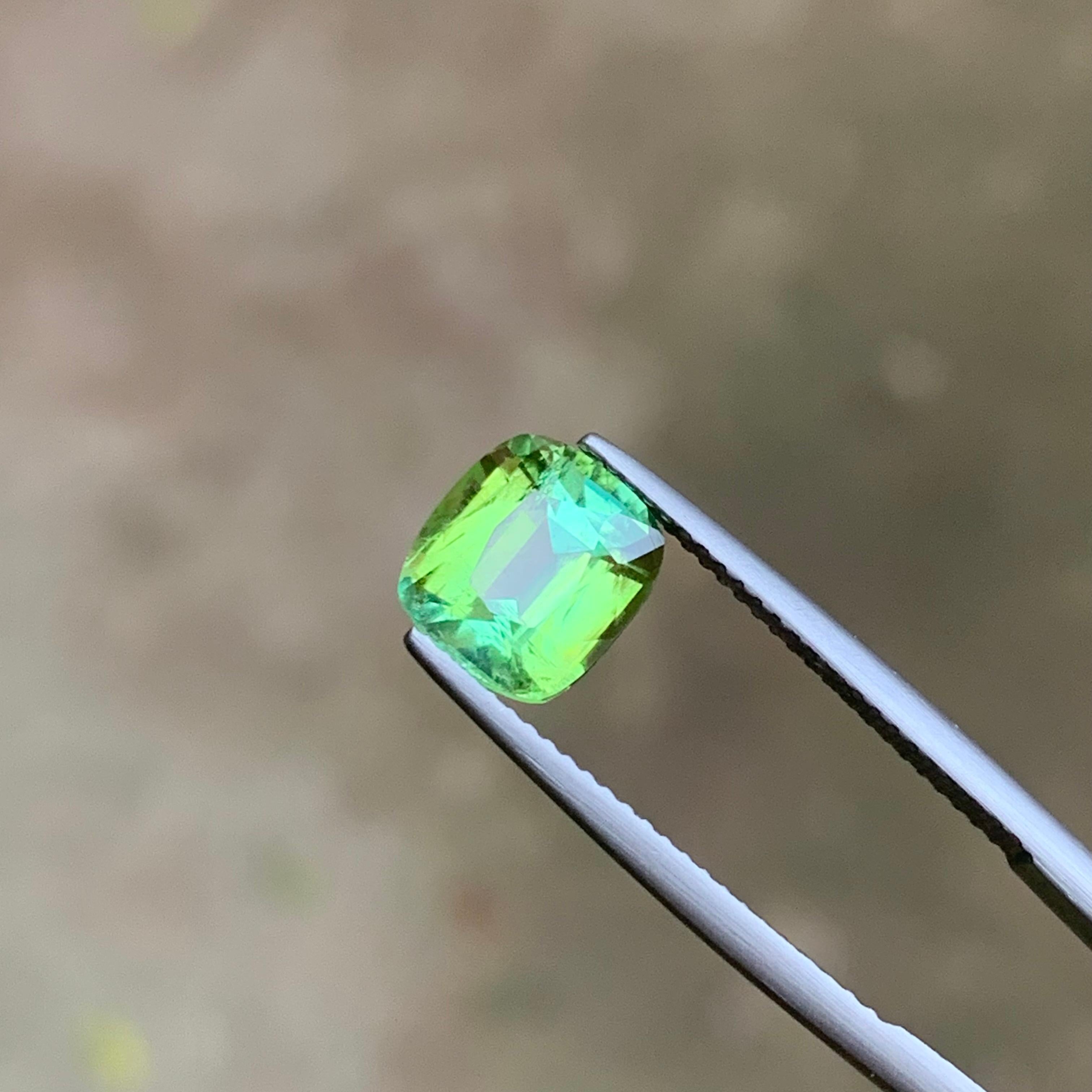 Bague tourmaline naturelle vert bleutée taille coussin 2,70 carats  Joaillerie en vente 1