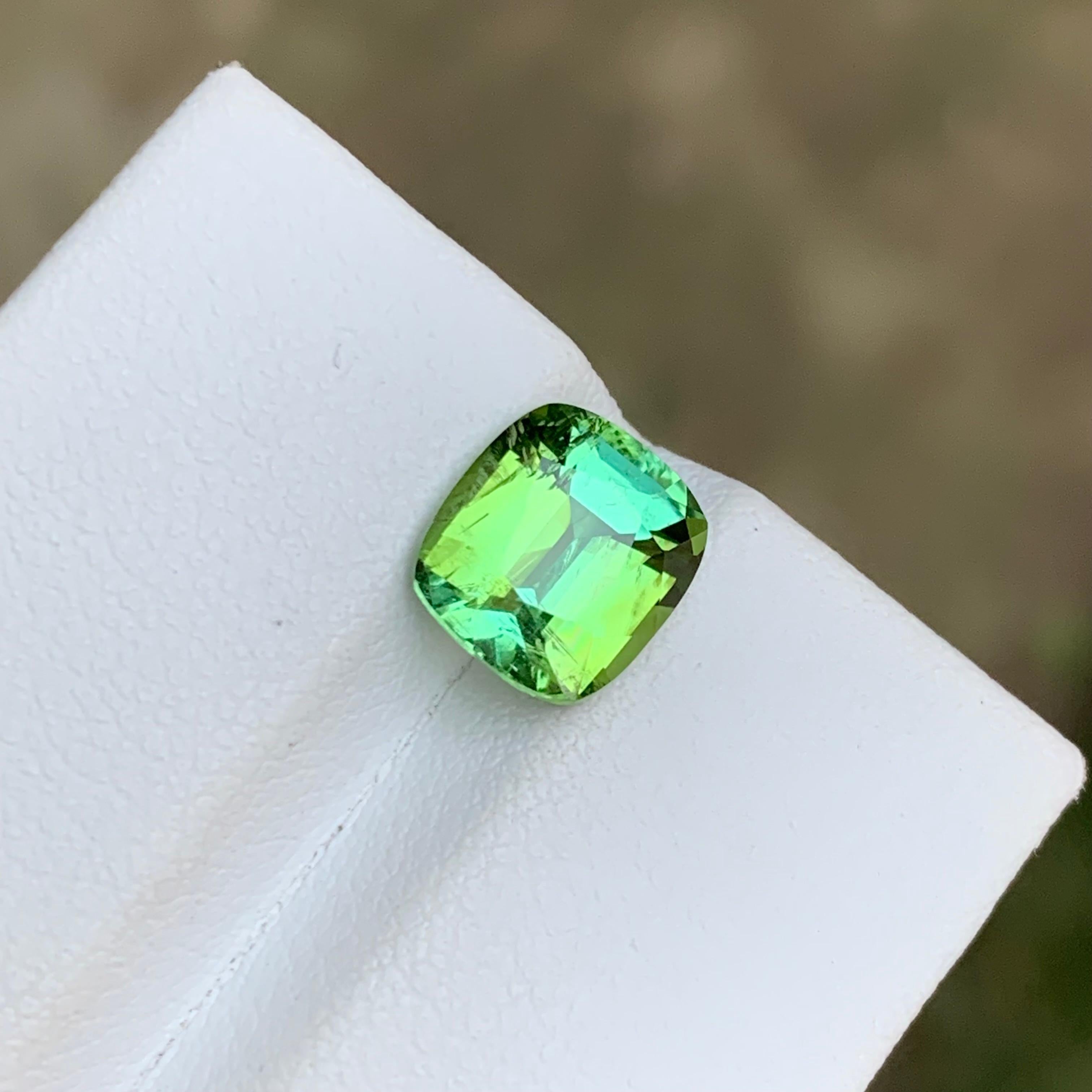 Bague tourmaline naturelle vert bleutée taille coussin 2,70 carats  Joaillerie en vente 2
