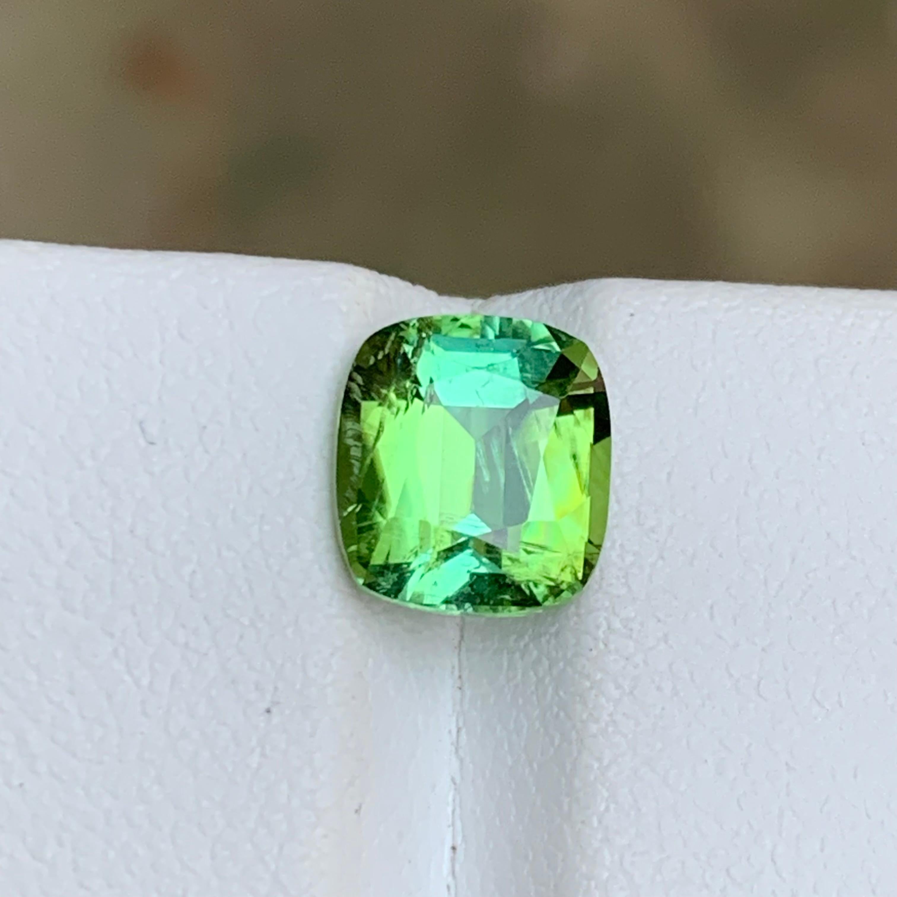 Bague tourmaline naturelle vert bleutée taille coussin 2,70 carats  Joaillerie en vente 3