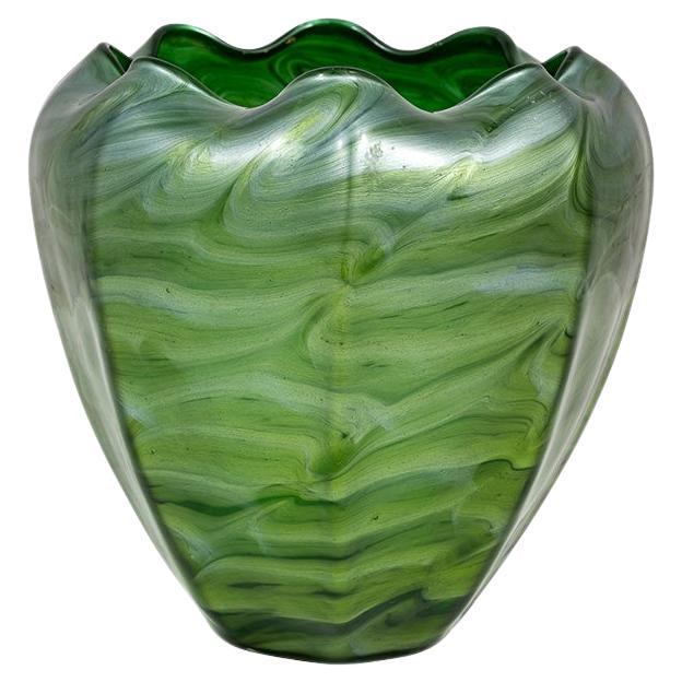 Vase en verre vert de Bohème Loetz circa 1905 