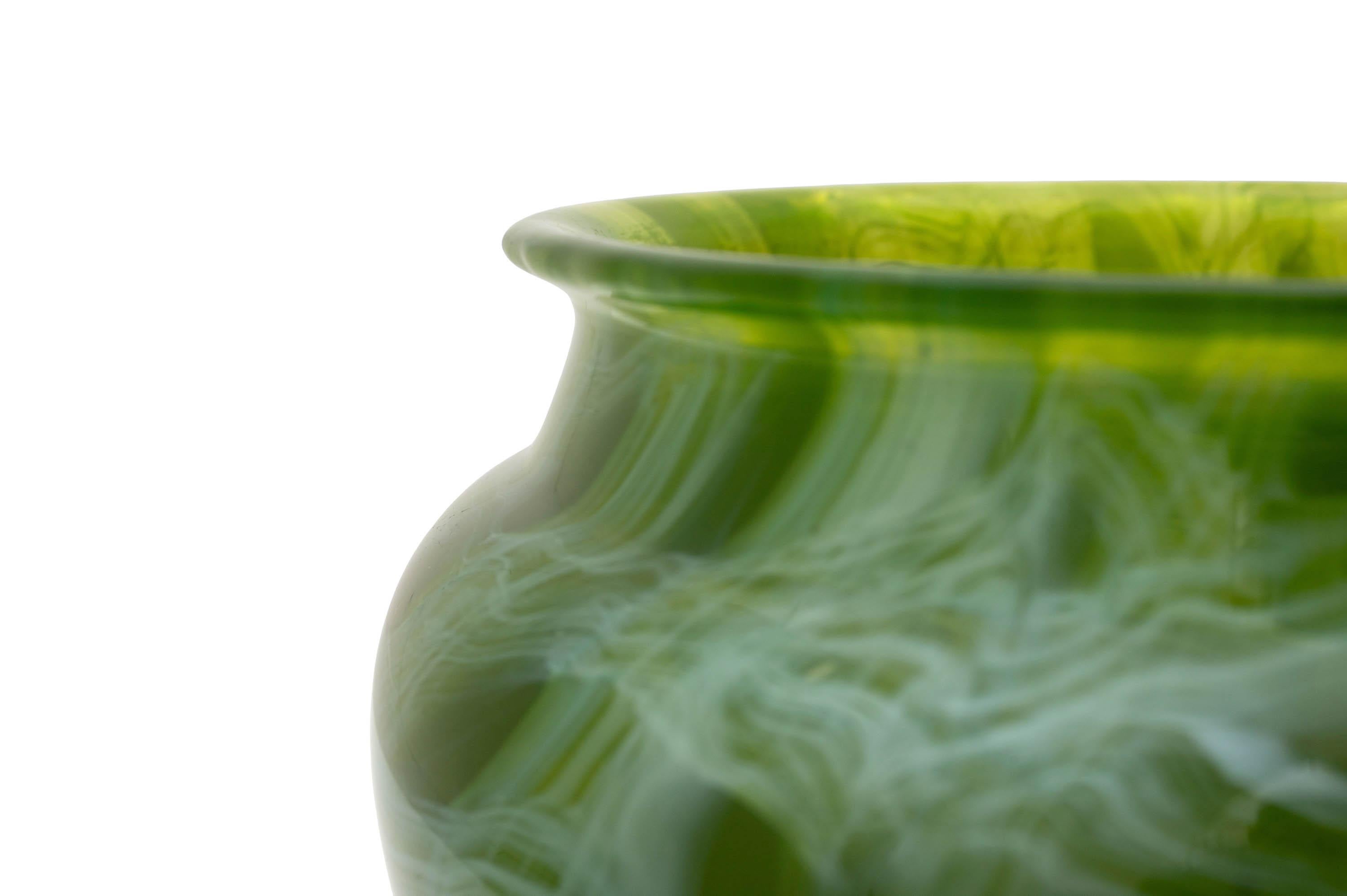 Jugendstil Vaso di vetro verde di Boemia Loetz circa 1912 in vendita