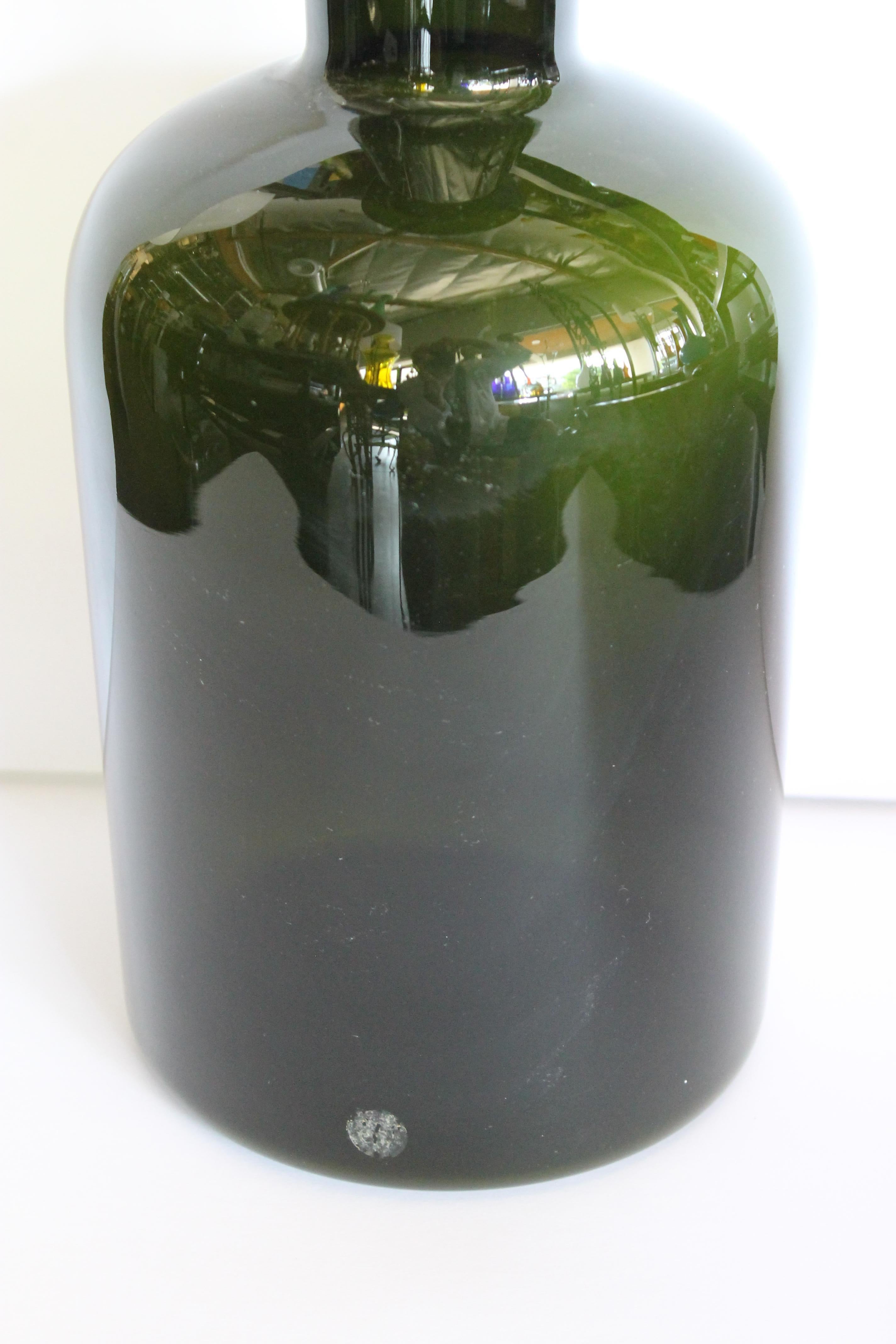 Grüne Flasche von Otto Bauer für Holmegaard, Dänemark (Moderne der Mitte des Jahrhunderts) im Angebot