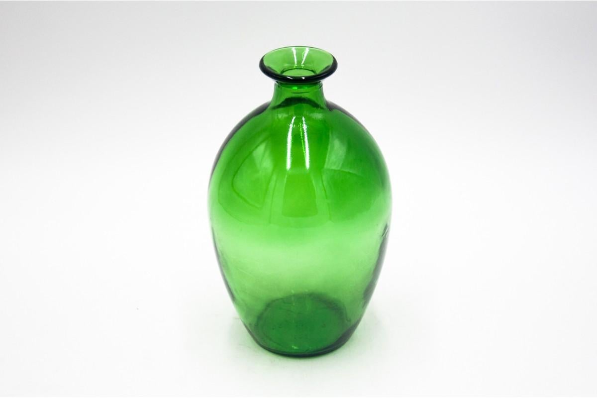 Green bottle, vintage bottle produced in Poland in the 1970s.

Very good condition

Measures: height 19cm, diameter 11.5cm.