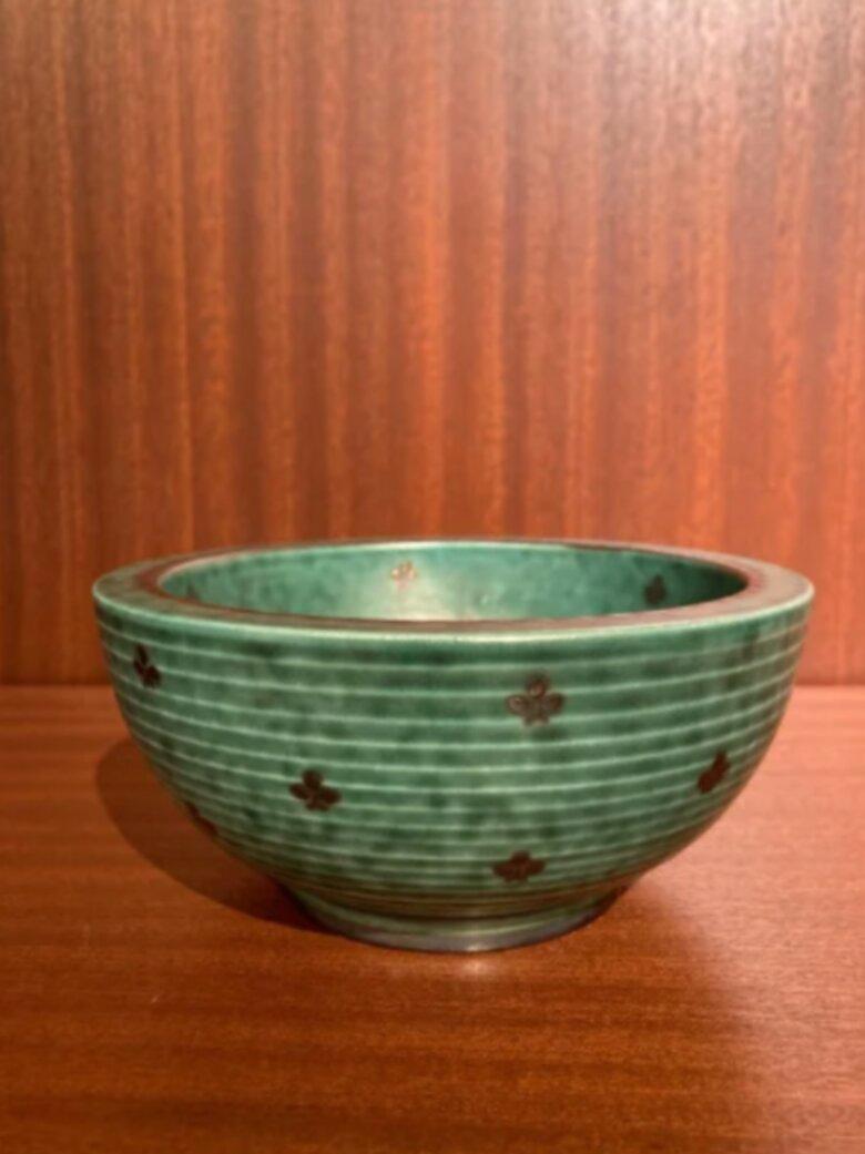 Cuenco verde con flores de Wilhelm Kåge Moderno en venta