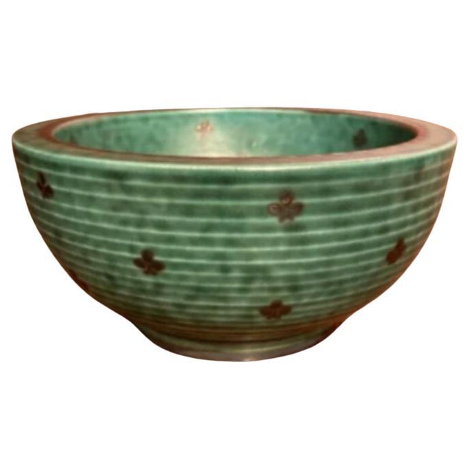 Cuenco verde con flores de Wilhelm Kåge en venta
