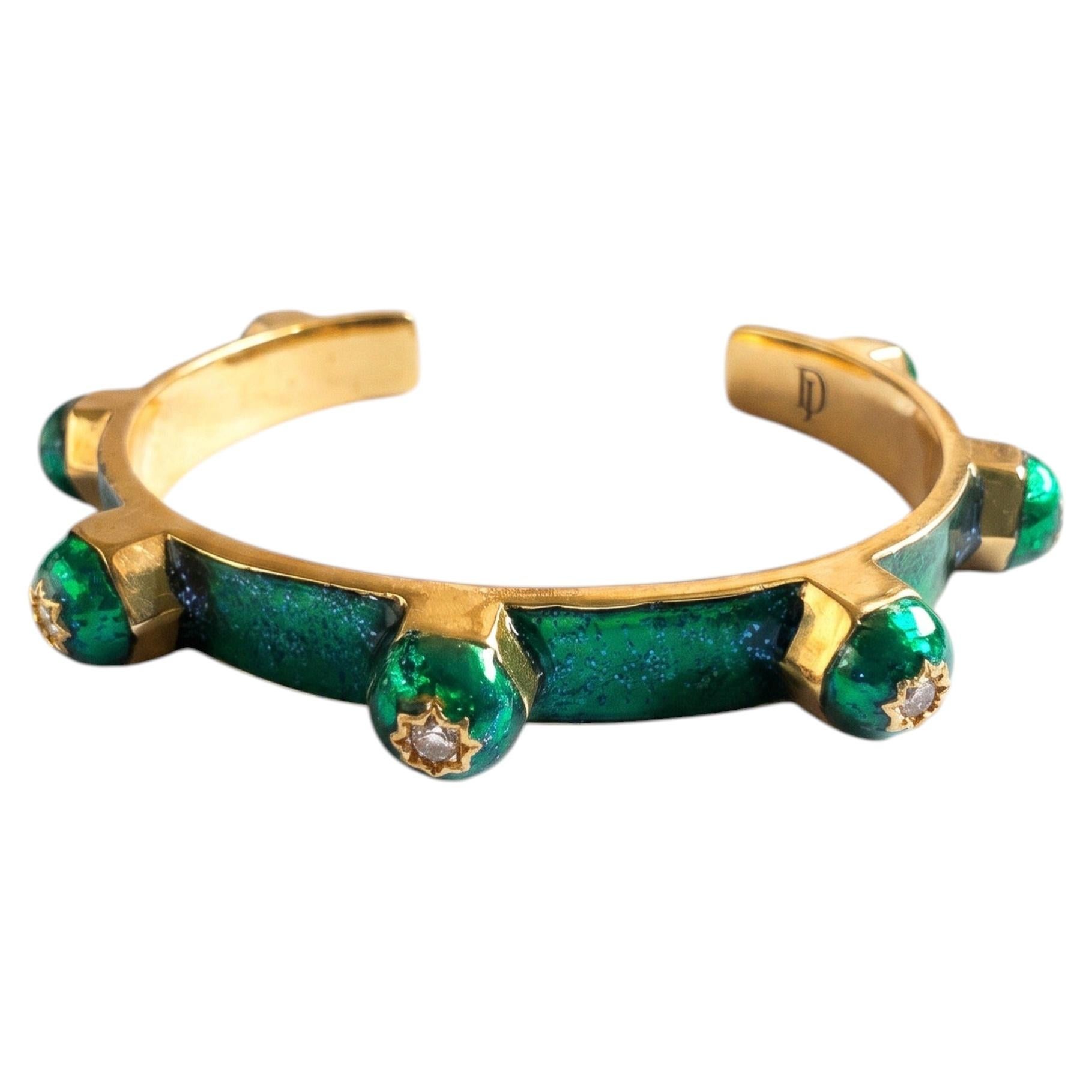 Pulsera tipo esclava con estrella, diamantes, esmalte verde y oro, estilo celestial