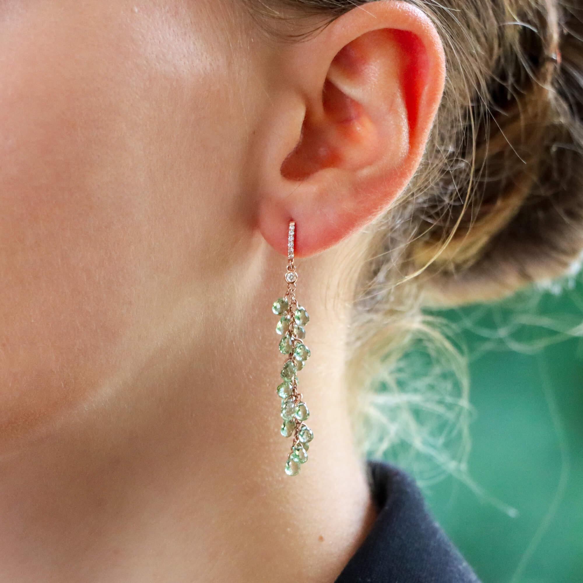 Grüne Briolette-Saphir- und Diamant-Tropfen-Ohrringe aus 18 Karat Roségold (Moderne) im Angebot