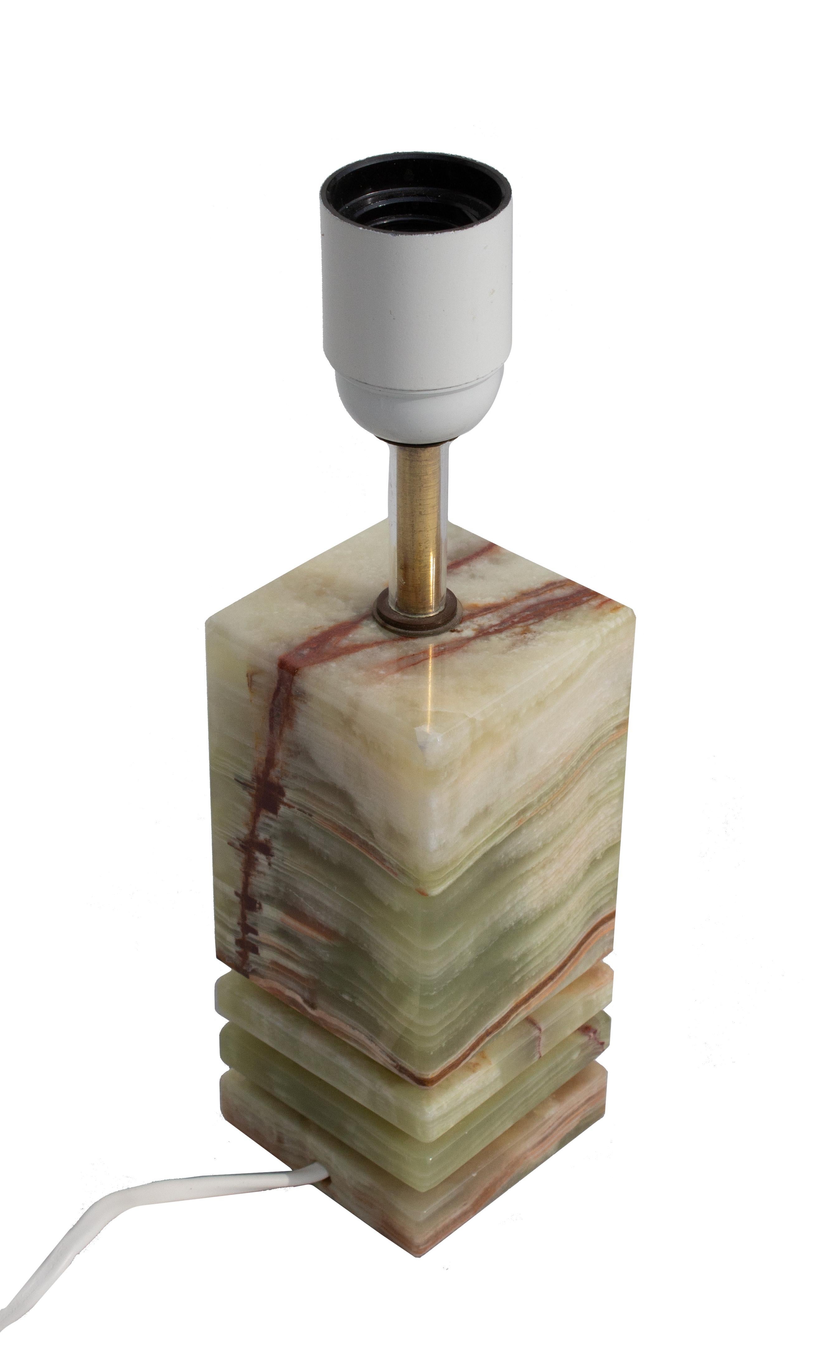 Mid-Century Modern Lampe de table en onyx vert, brun et beige par Maison Pierre, Italie des années 1960 en vente