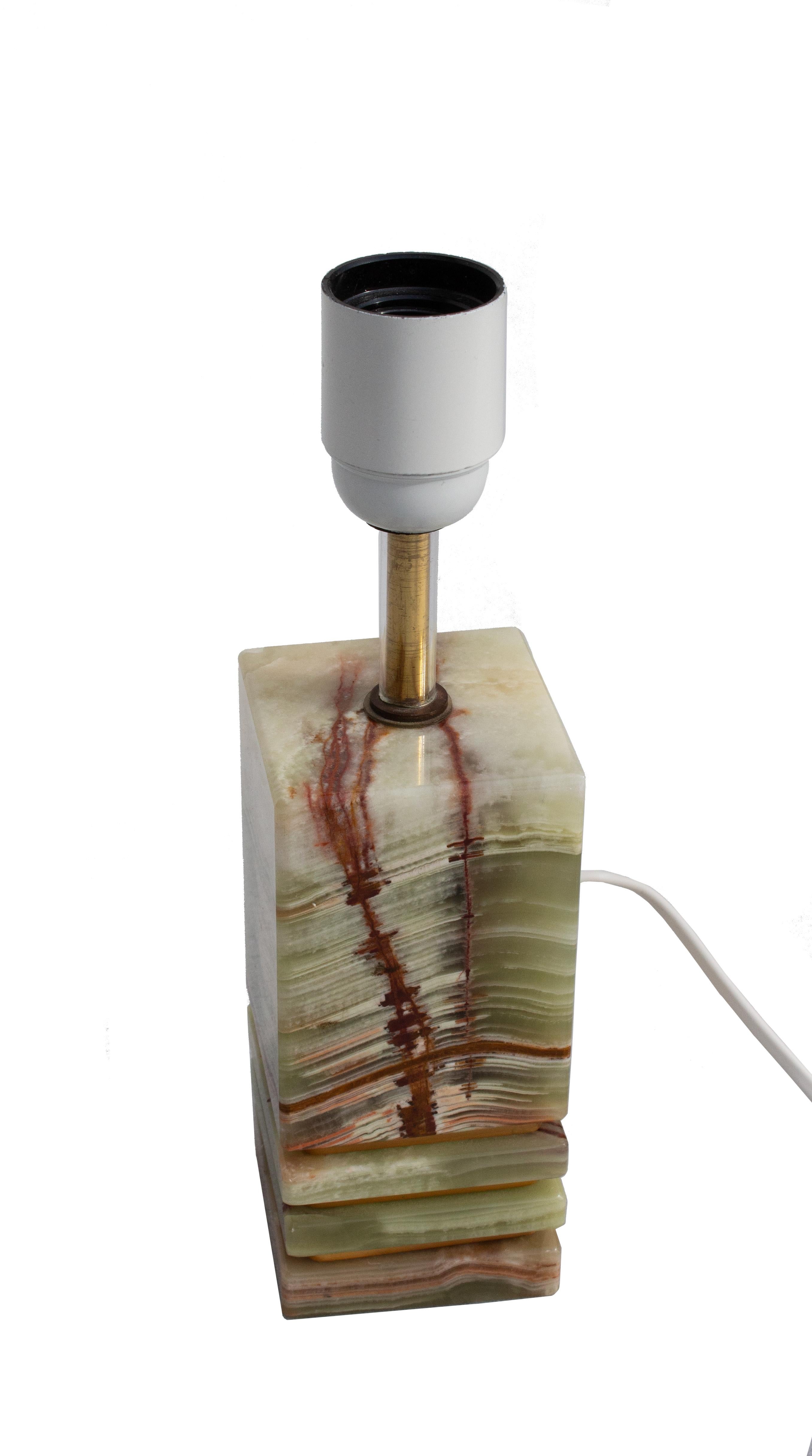 italien Lampe de table en onyx vert, brun et beige par Maison Pierre, Italie des années 1960 en vente