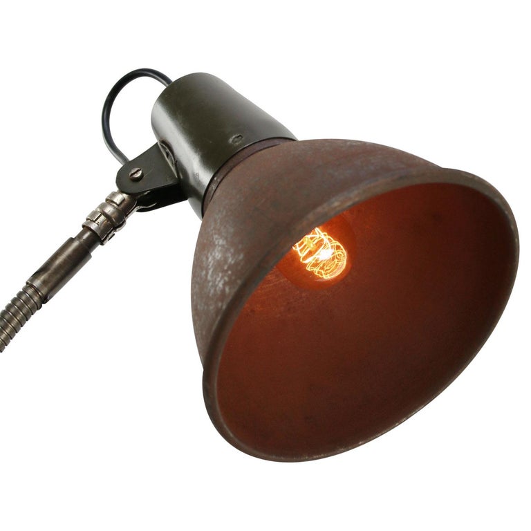 Work light with flexible gooseneck arm.
Rust Metal shade.
Metal clamp base
black cotton wire with plug and switch .

E27 / E26

Weight: 1.80 kg / 4 lb

Priced per individual item. All lamps have been made suitable by international standards