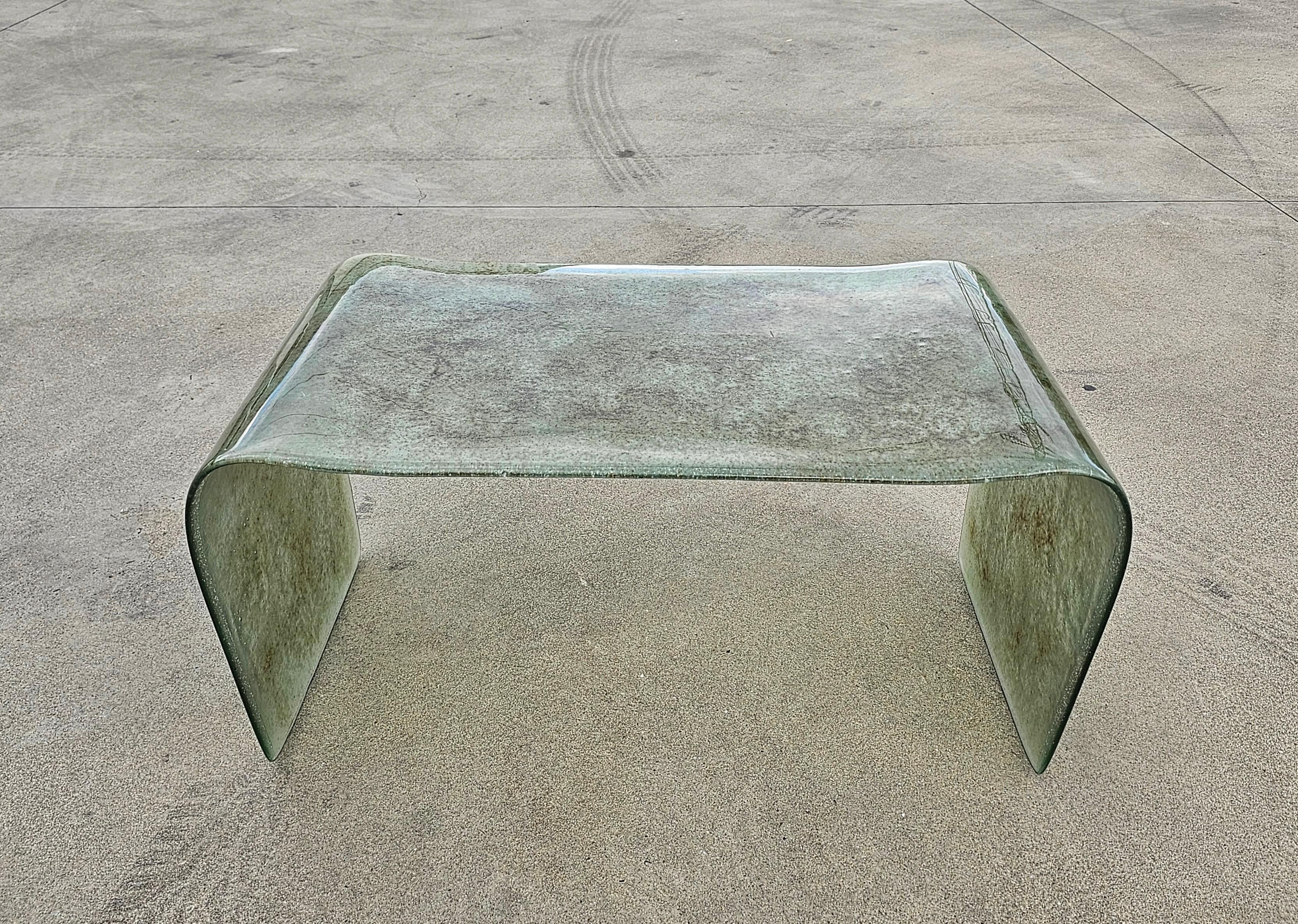 Table basse à cascade en verre bullé vert attr. à Fontana Arte, Italie, années 1970 en vente 3