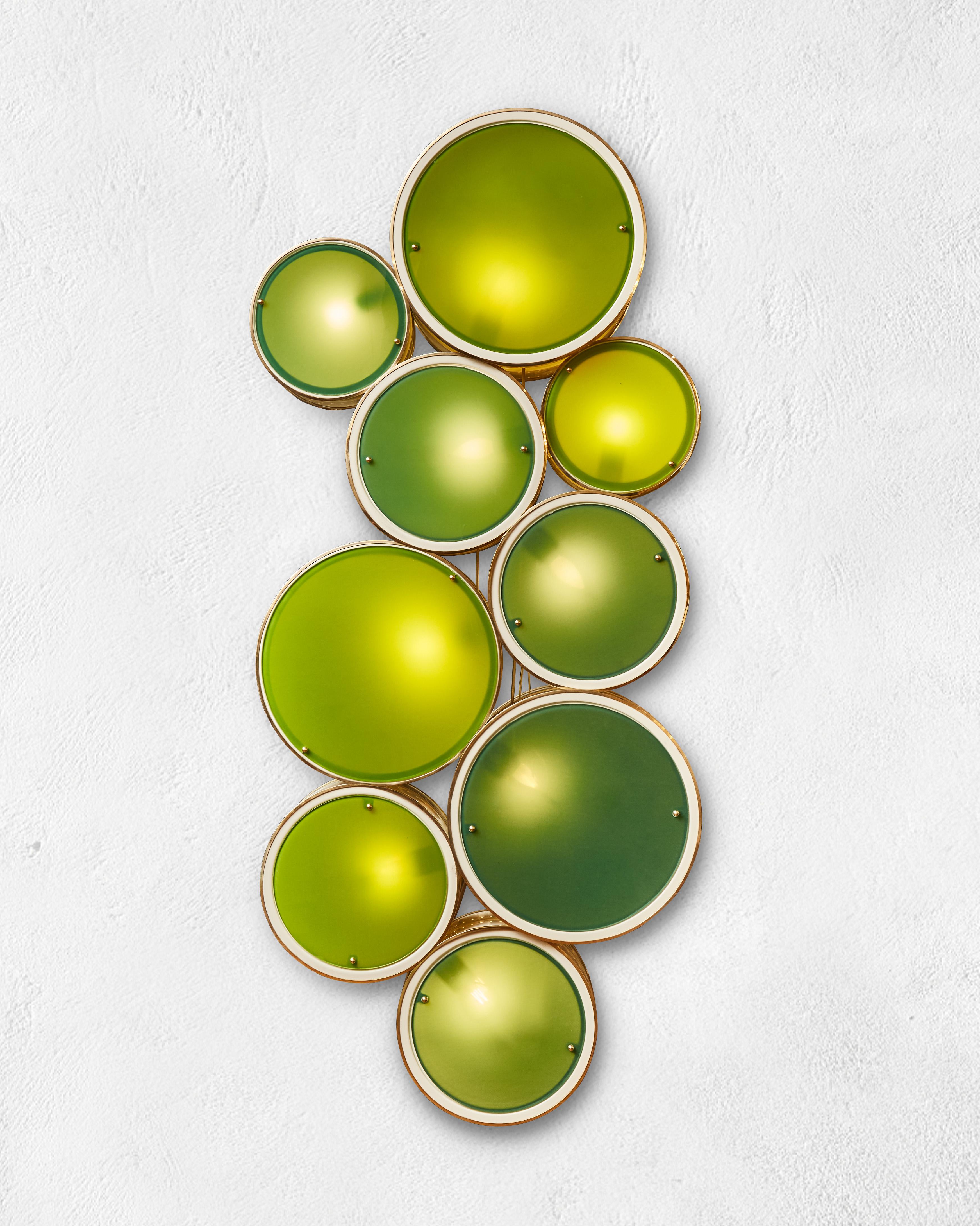 Wall light sconce in white lacquered metal with green tainted Murano glasses.
Creation by Studio Glustin.
Can also be used as a ceiling light.

Dimensions: 70 x H 165 cm.