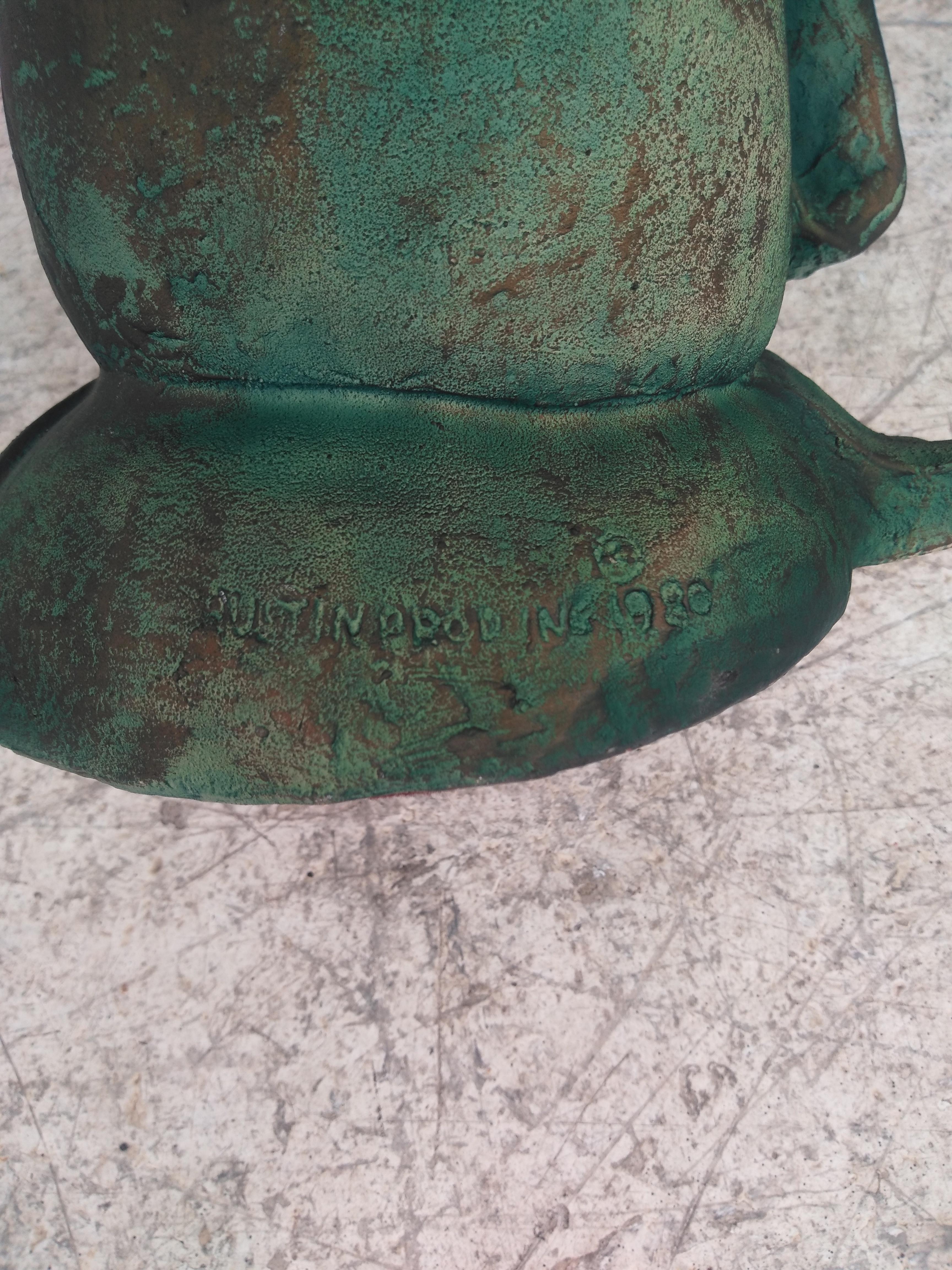 Américain Sculpture de Bouddha assis tenant un vase vert par Austin Studios en vente