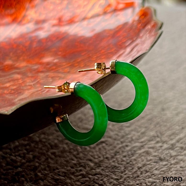 Green C-Hoop Jade Earrings With 14K Yellow Gold In New Condition For Sale In Kowloon, HK