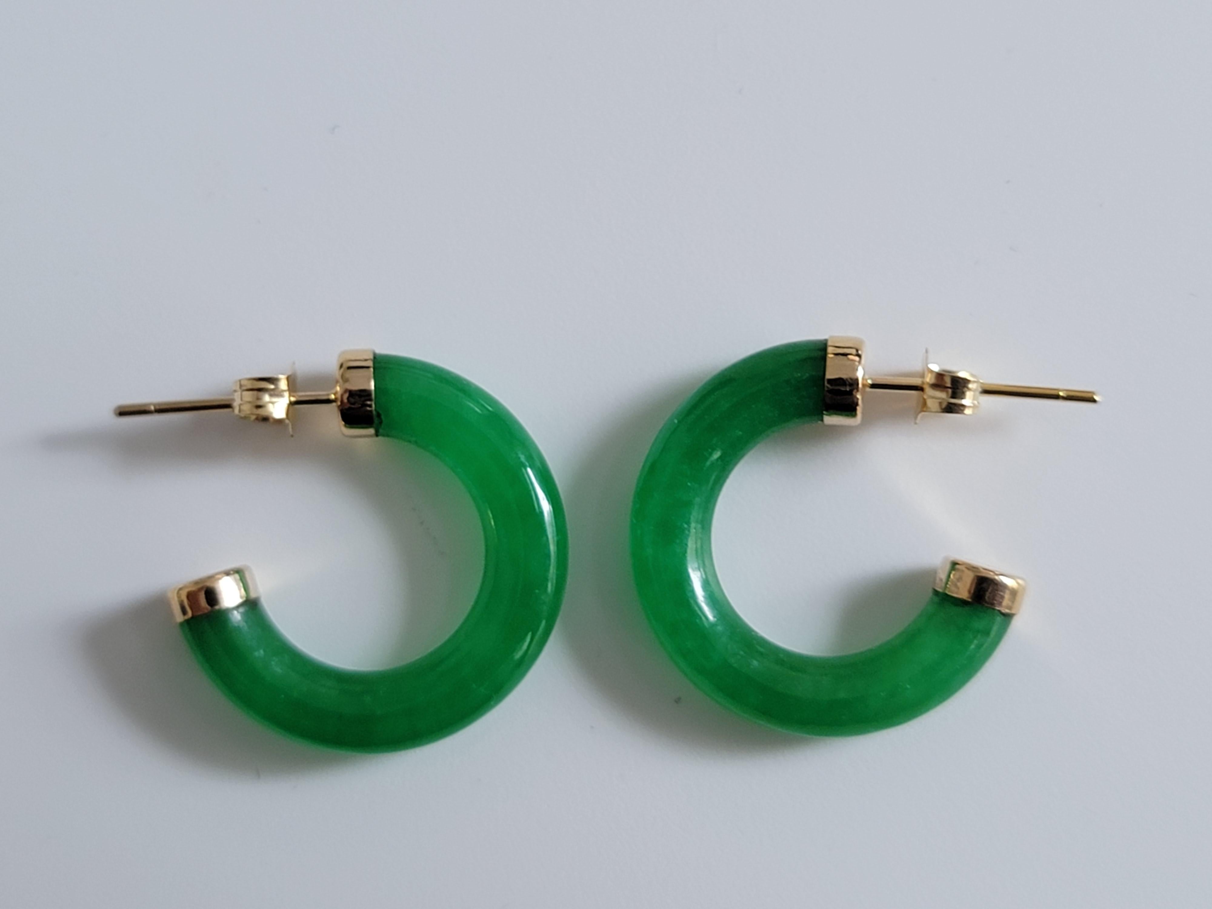 Women's or Men's Green C-Hoop Jade Earrings With 14K Yellow Gold For Sale