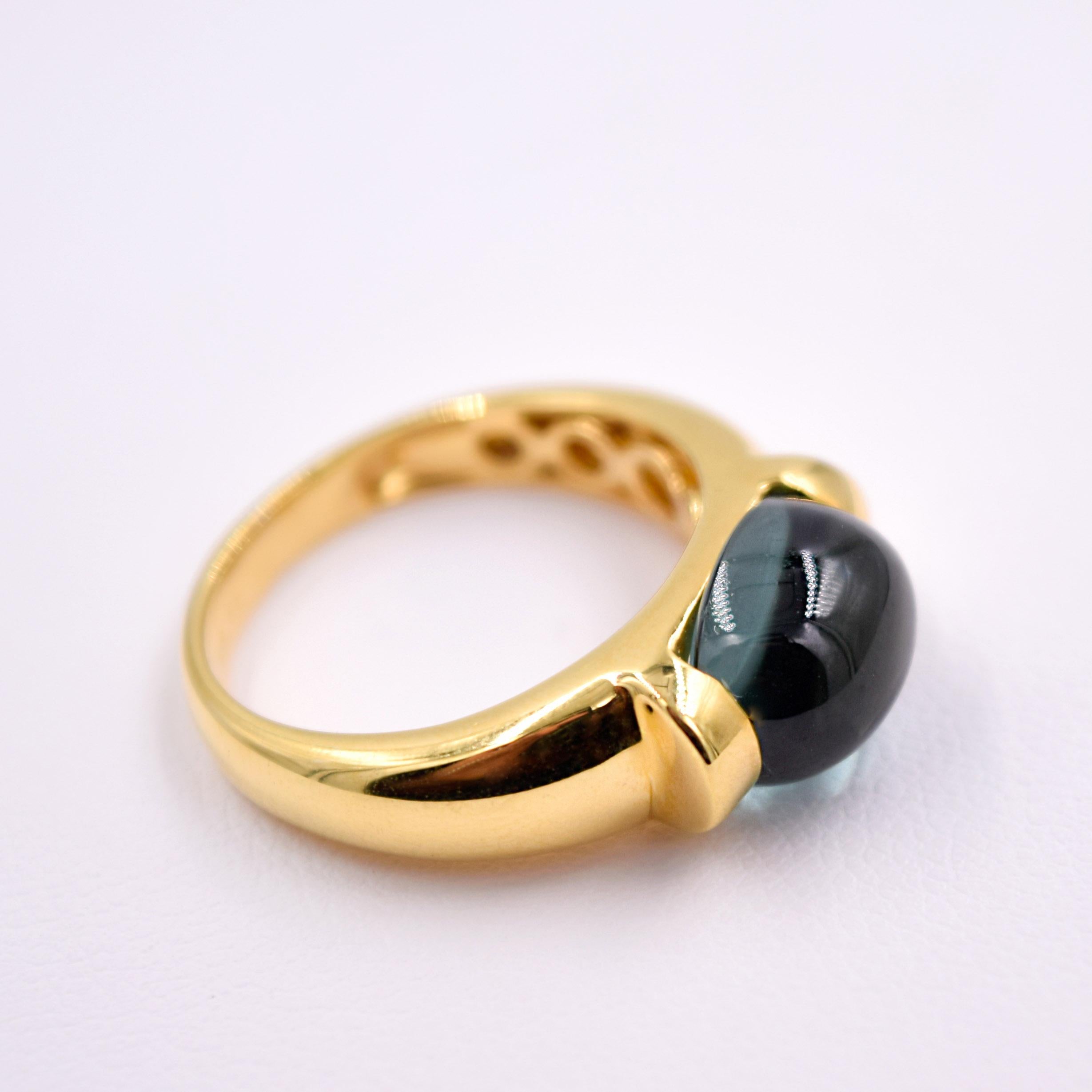 Women's or Men's Green Cabochon Tourmaline 18 Karat Yellow Gold Ring For Sale