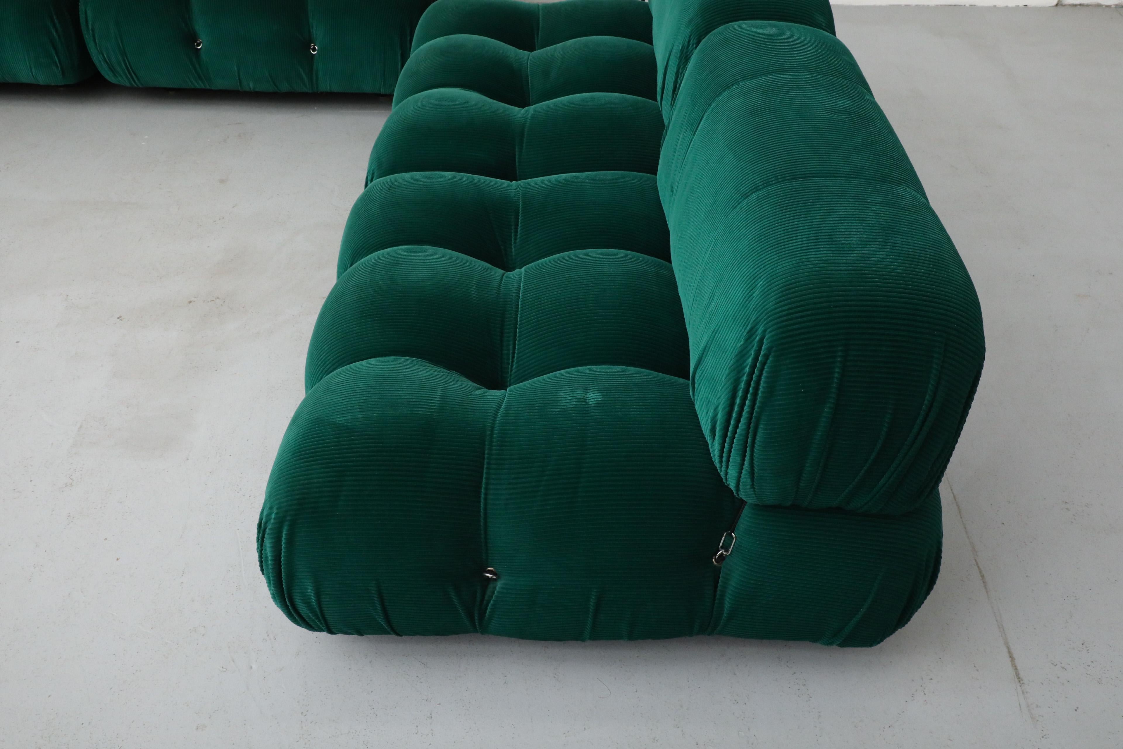 Divano 'Camaleonda' di Mario Bellini per B&B Italia in velluto a coste color verde smeraldo in vendita 5