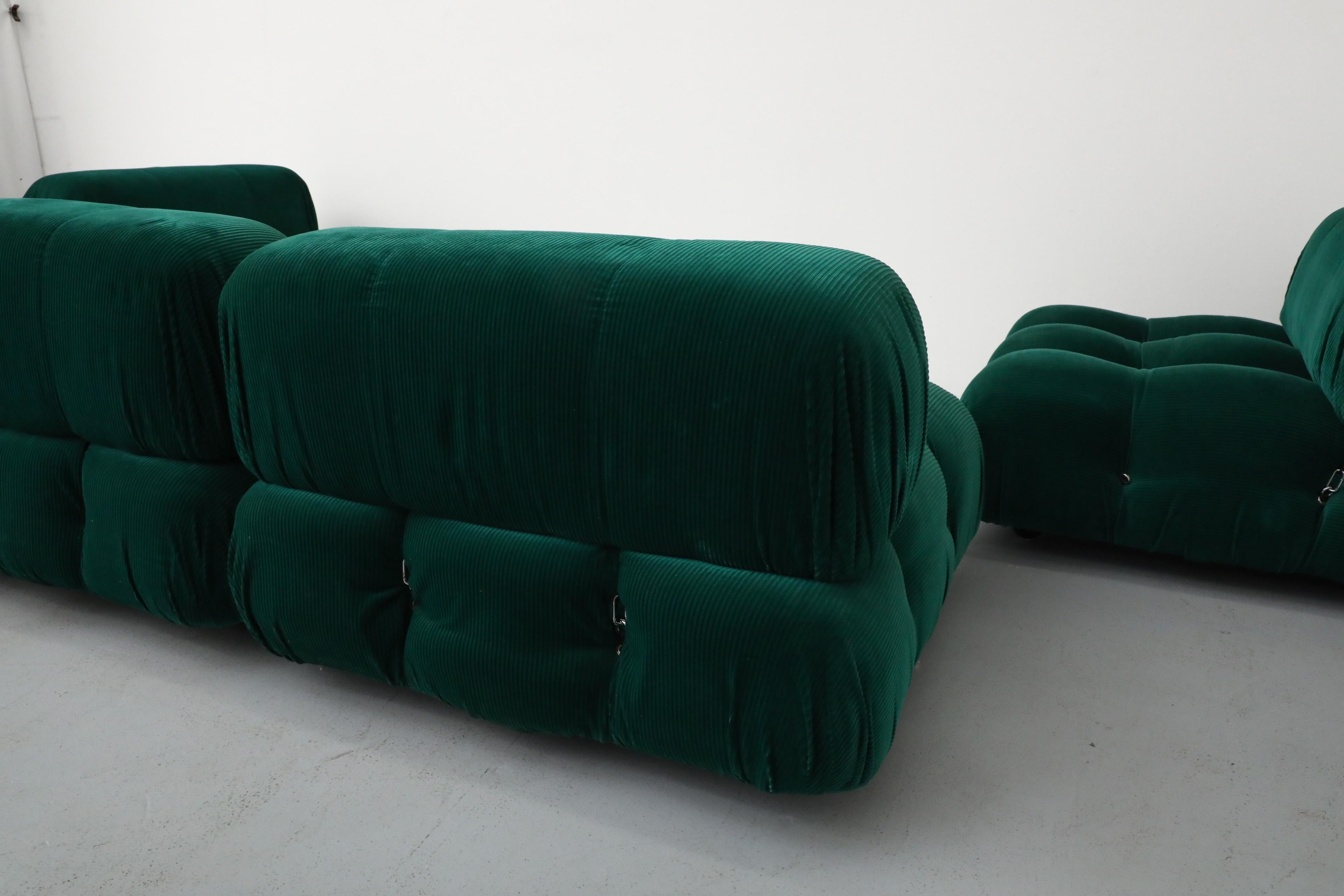 Divano 'Camaleonda' di Mario Bellini per B&B Italia in velluto a coste color verde smeraldo in vendita 10