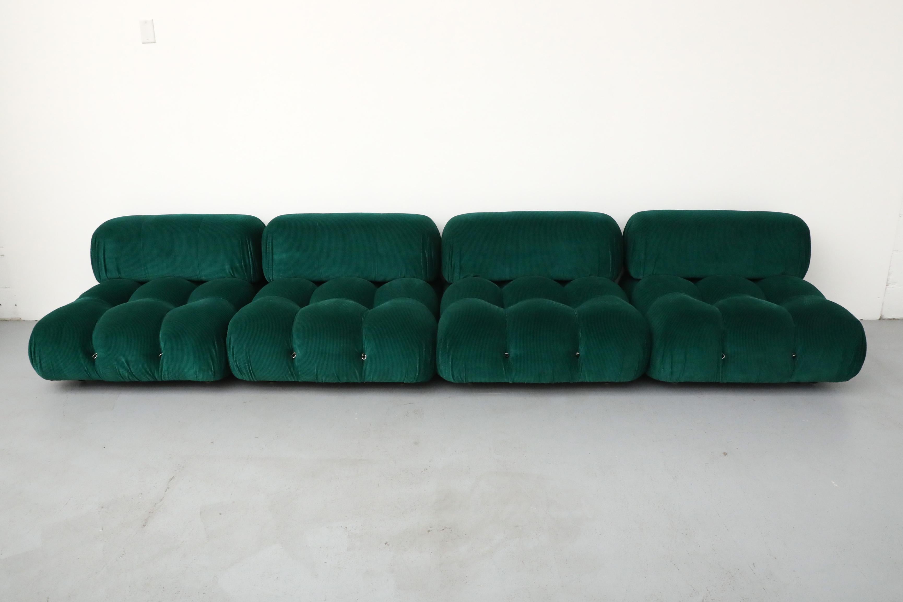 Mid-Century moderno Divano 'Camaleonda' di Mario Bellini per B&B Italia in velluto a coste color verde smeraldo in vendita