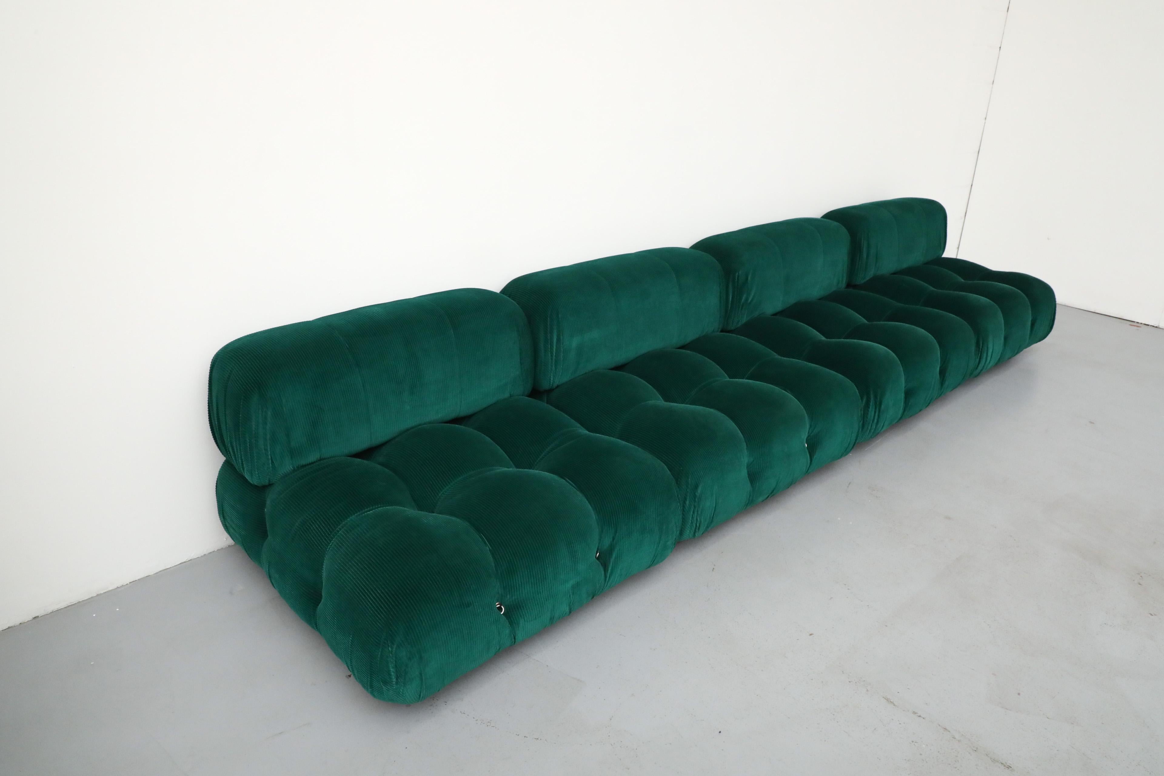 Italiano Divano 'Camaleonda' di Mario Bellini per B&B Italia in velluto a coste color verde smeraldo in vendita