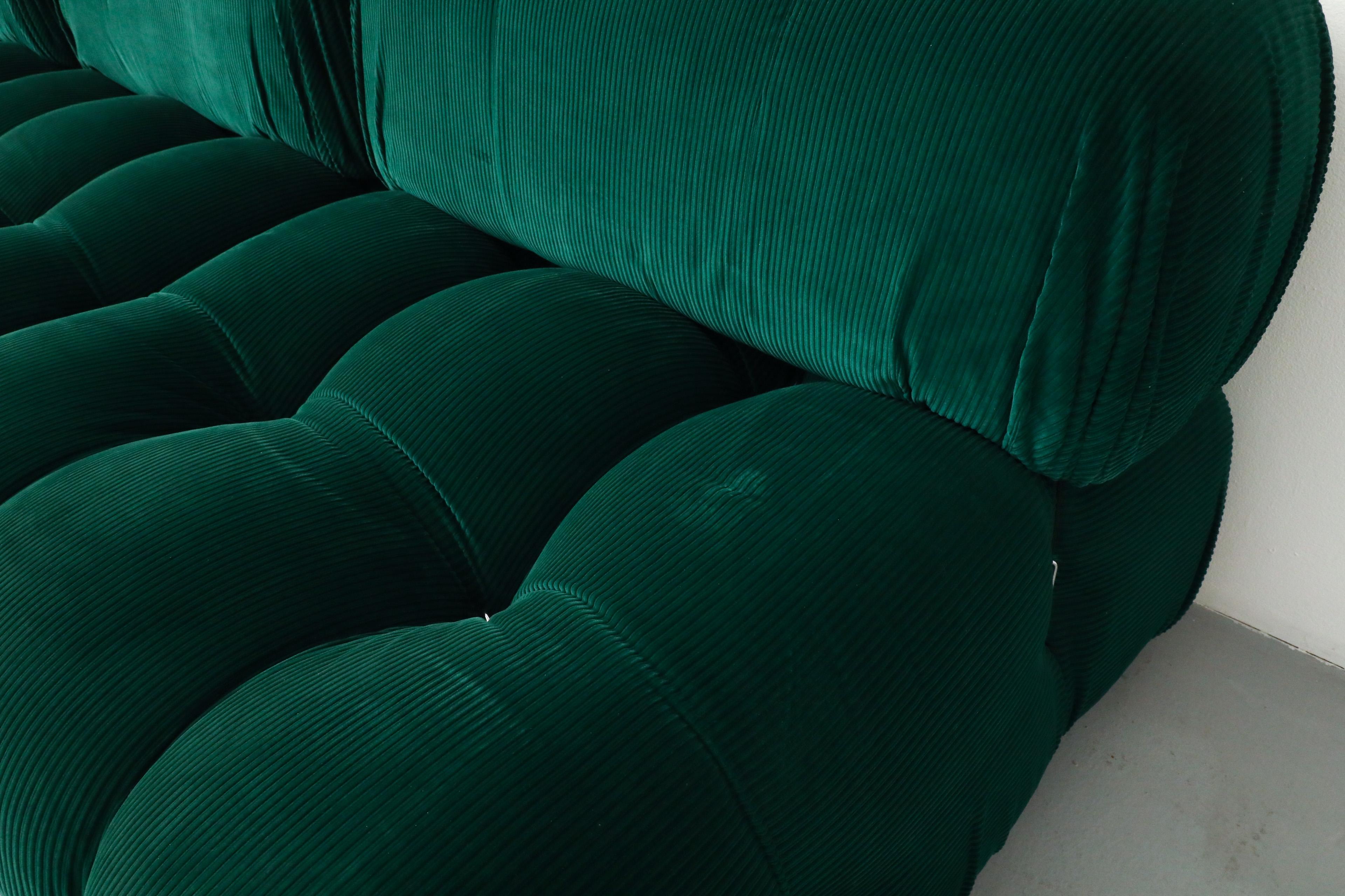 Tappezzeria Divano 'Camaleonda' di Mario Bellini per B&B Italia in velluto a coste color verde smeraldo in vendita