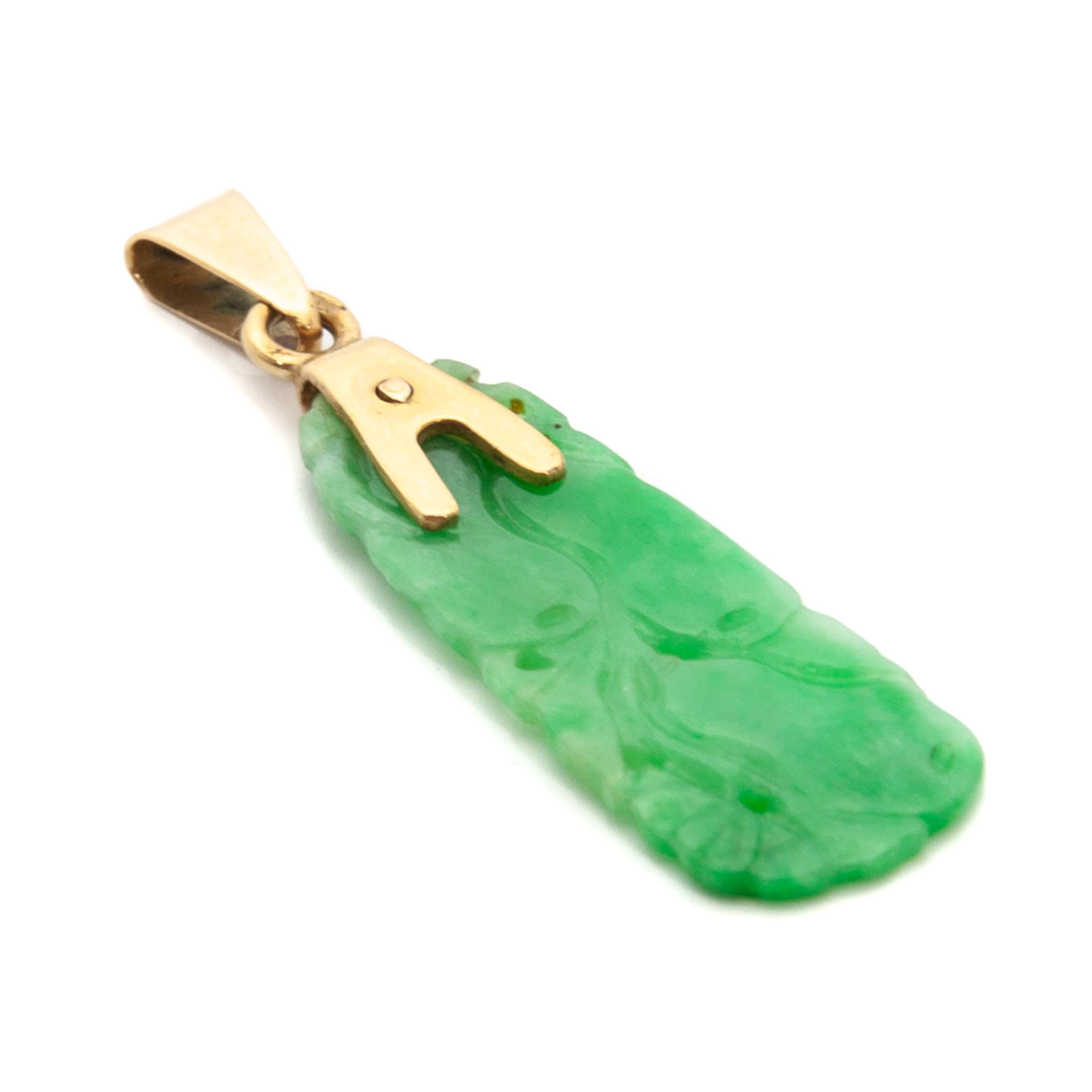 Contemporary Vintage Fruit Carved Jade 14K Gold Pendant For Sale