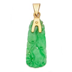 Vintage 14K Gold Carved Appel Jade Pendant, 20th Century