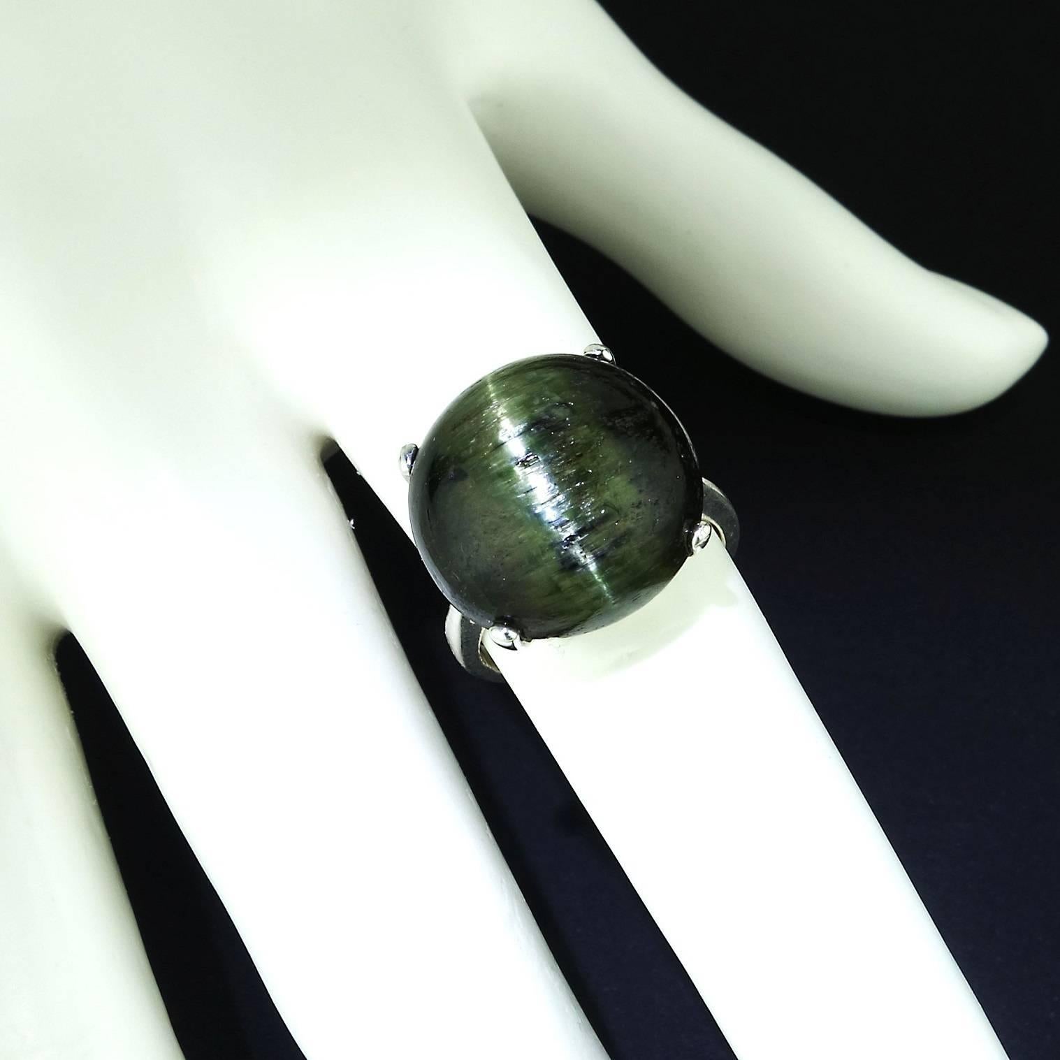 Artisan Gemjunky Green Cat's Eye Cabochon in Sterling Silver Ring