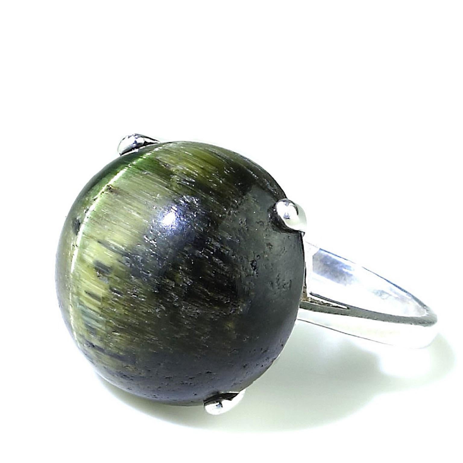 Gemjunky Green Cat's Eye Cabochon in Sterling Silver Ring In New Condition In Raleigh, NC