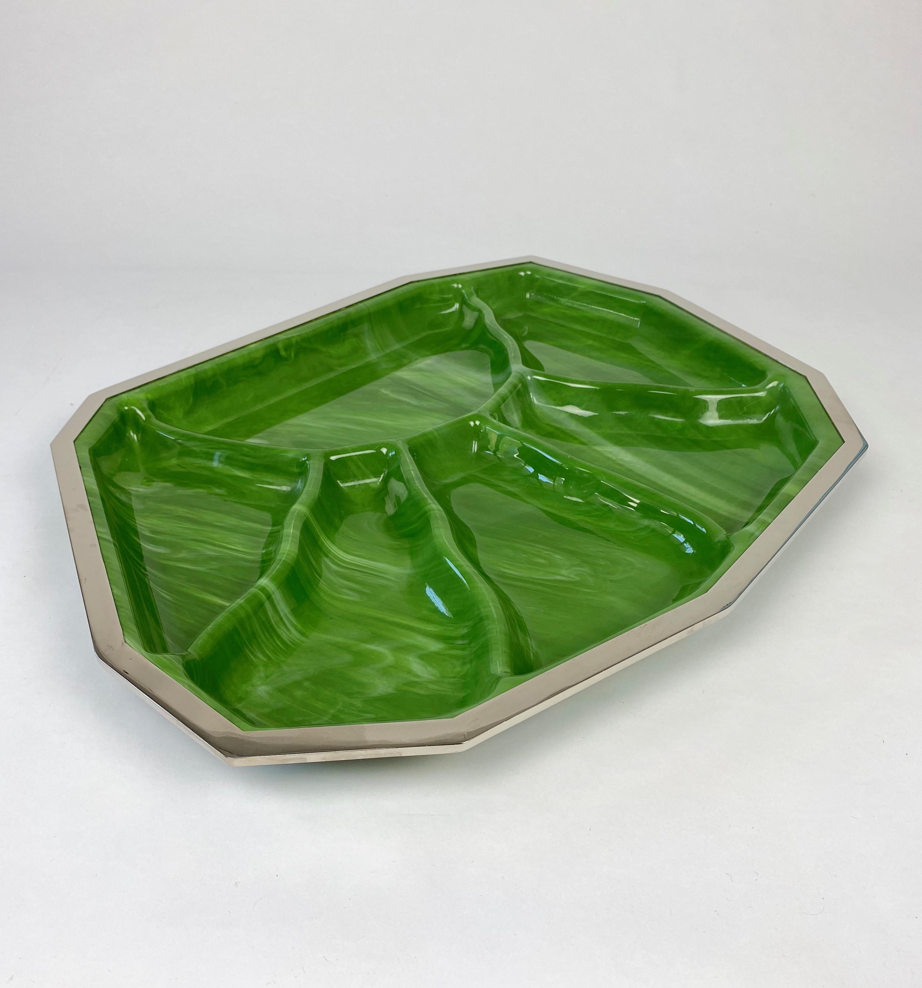 Centerpiece in green Perspex, marble effect, and chrome frame, Italy, 1970s.