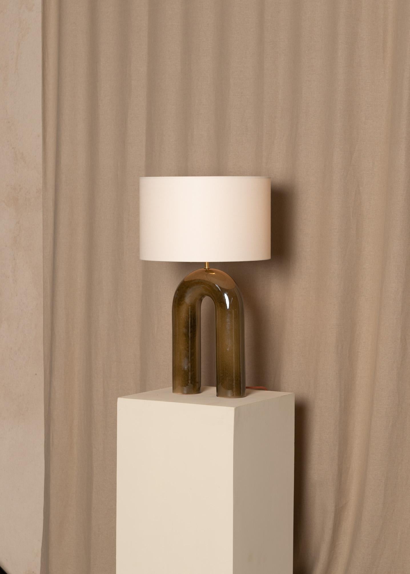 Post-Modern Green Ceramic Arko Table Lamp with White Lampshade by Simone & Marcel For Sale