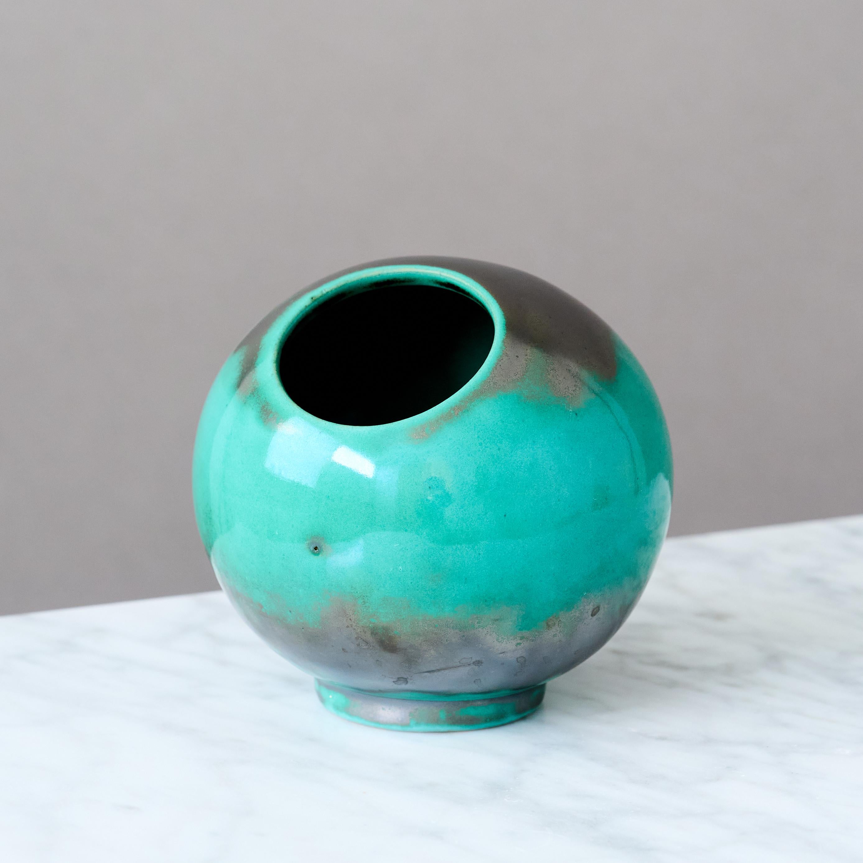 Swedish Green Ceramic Art Deco Globe Vase by Anna-Lisa Thomson, St Eriks, Sweden, 1930s. For Sale